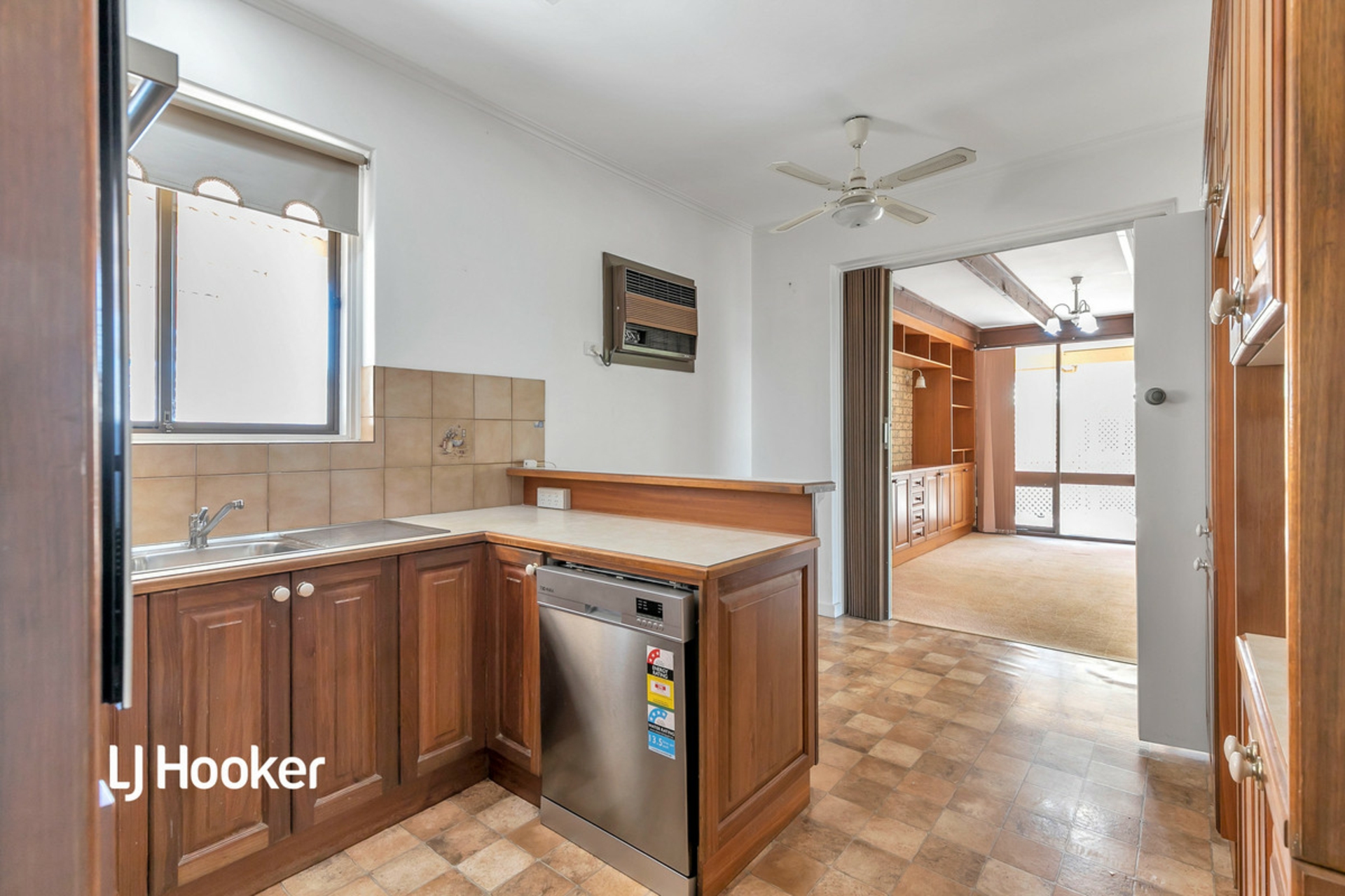 6 Coleridge Crescent, CLEARVIEW