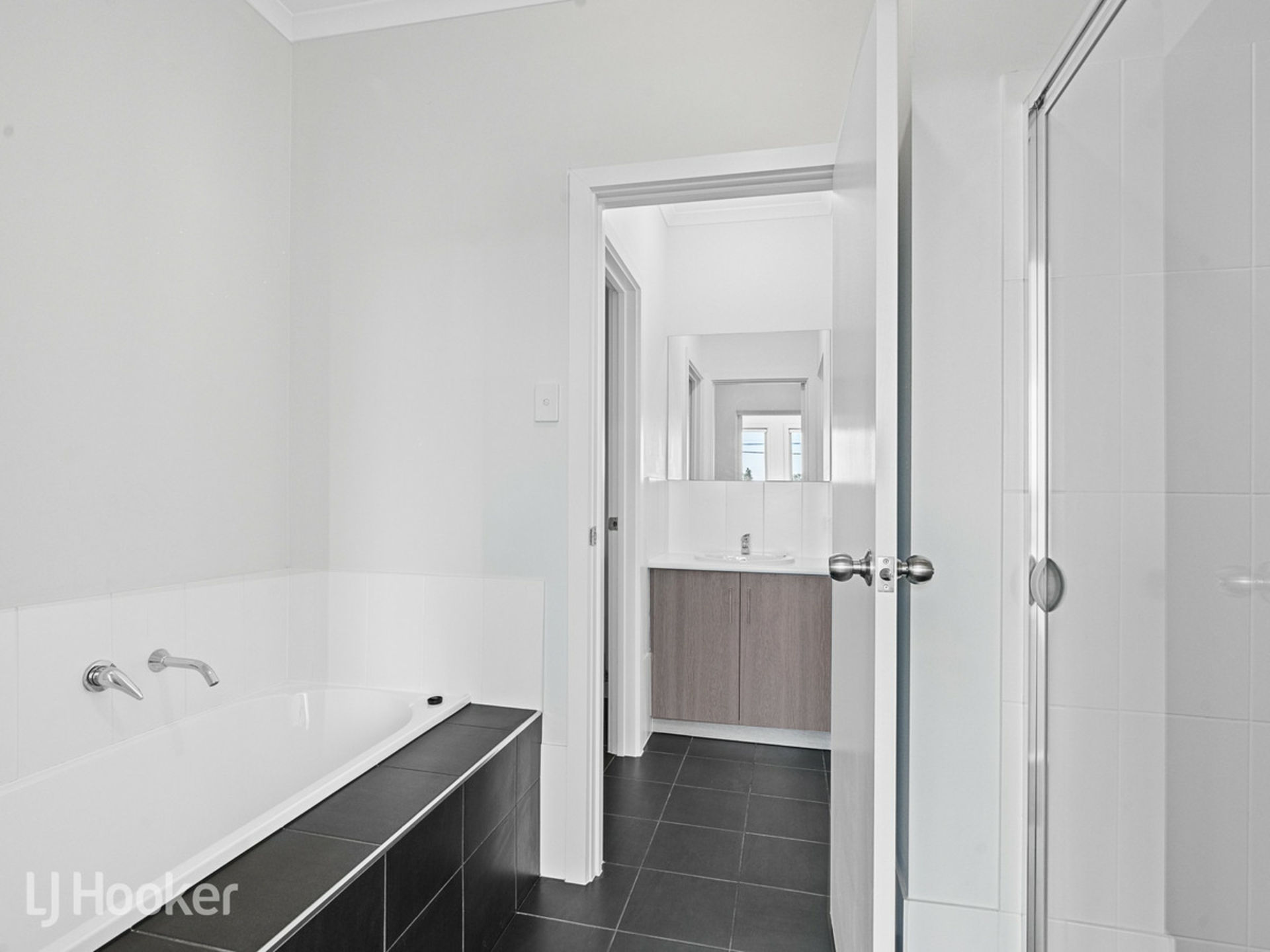 1 Esperance Street, PORT NOARLUNGA SOUTH