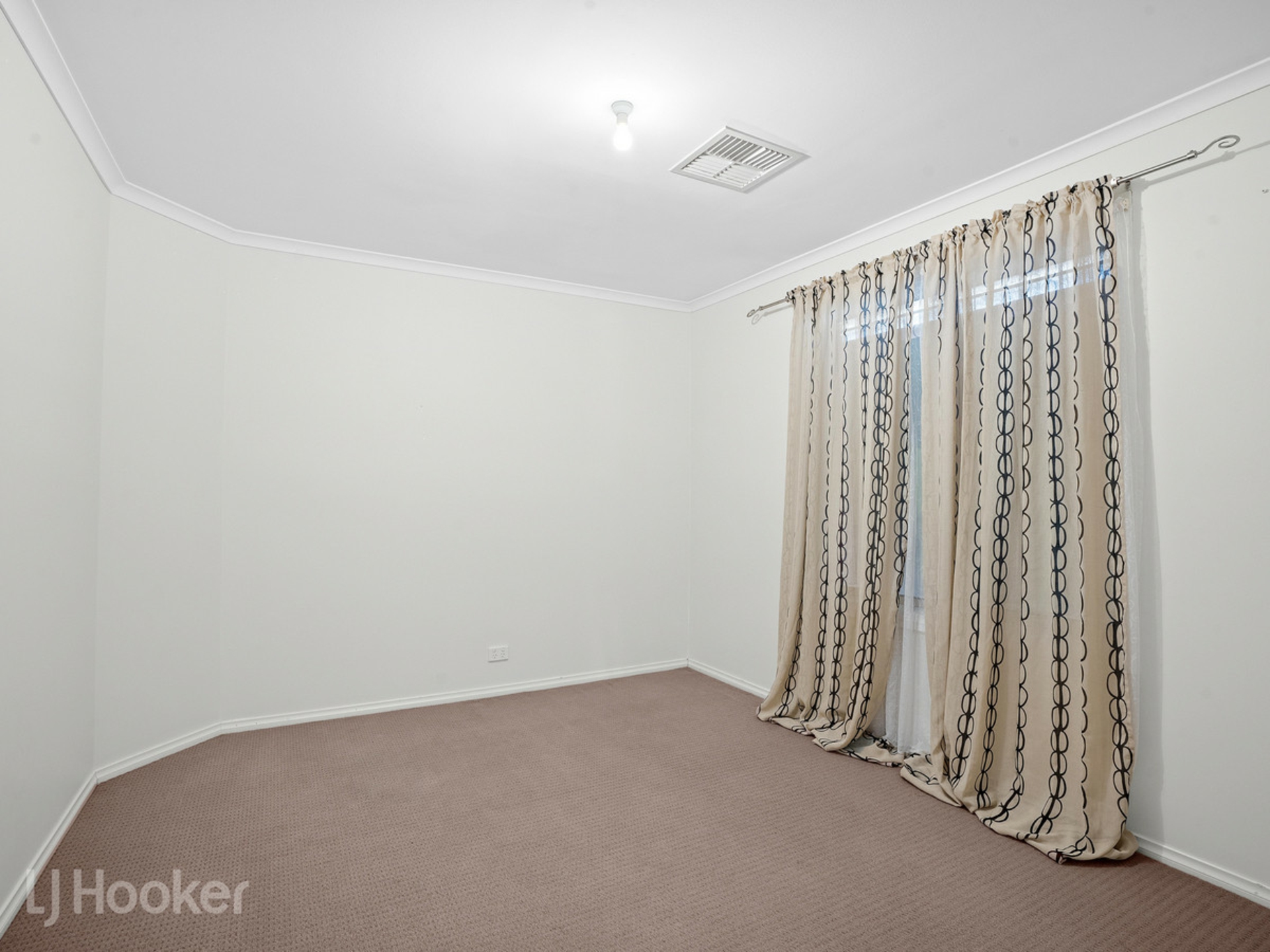 1 Innes Road, WINDSOR GARDENS