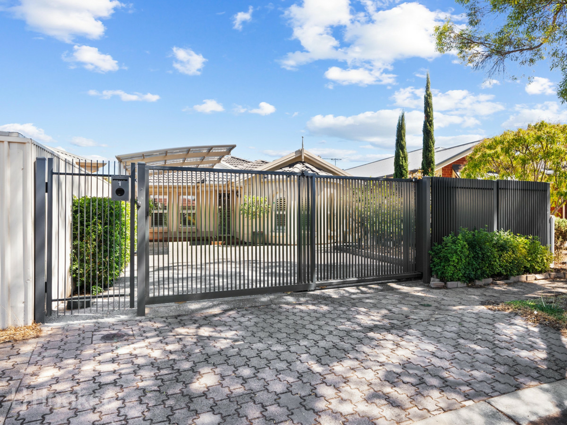 1 Innes Road, WINDSOR GARDENS