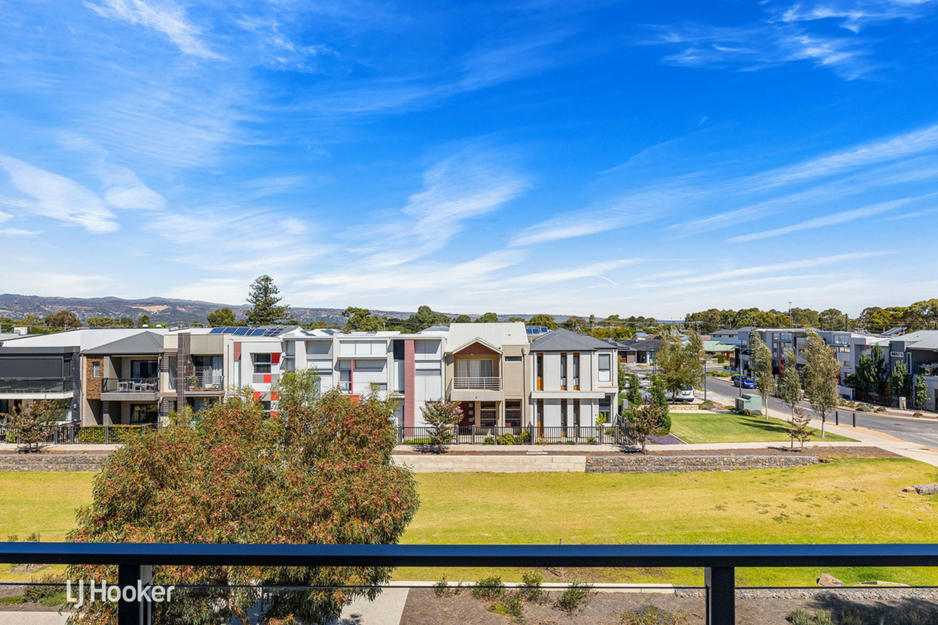 16 Tiara Street, LIGHTSVIEW