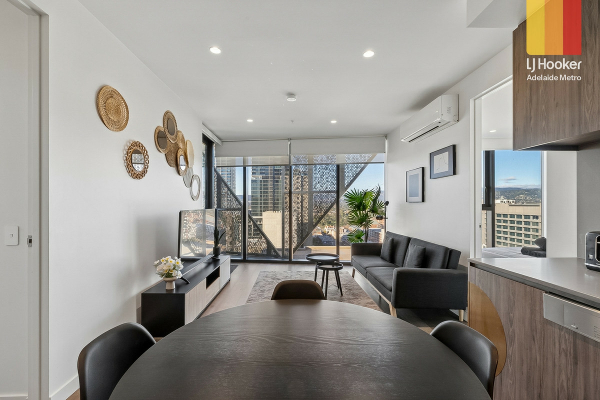 1608/15 Austin Street — photo 3 of 17