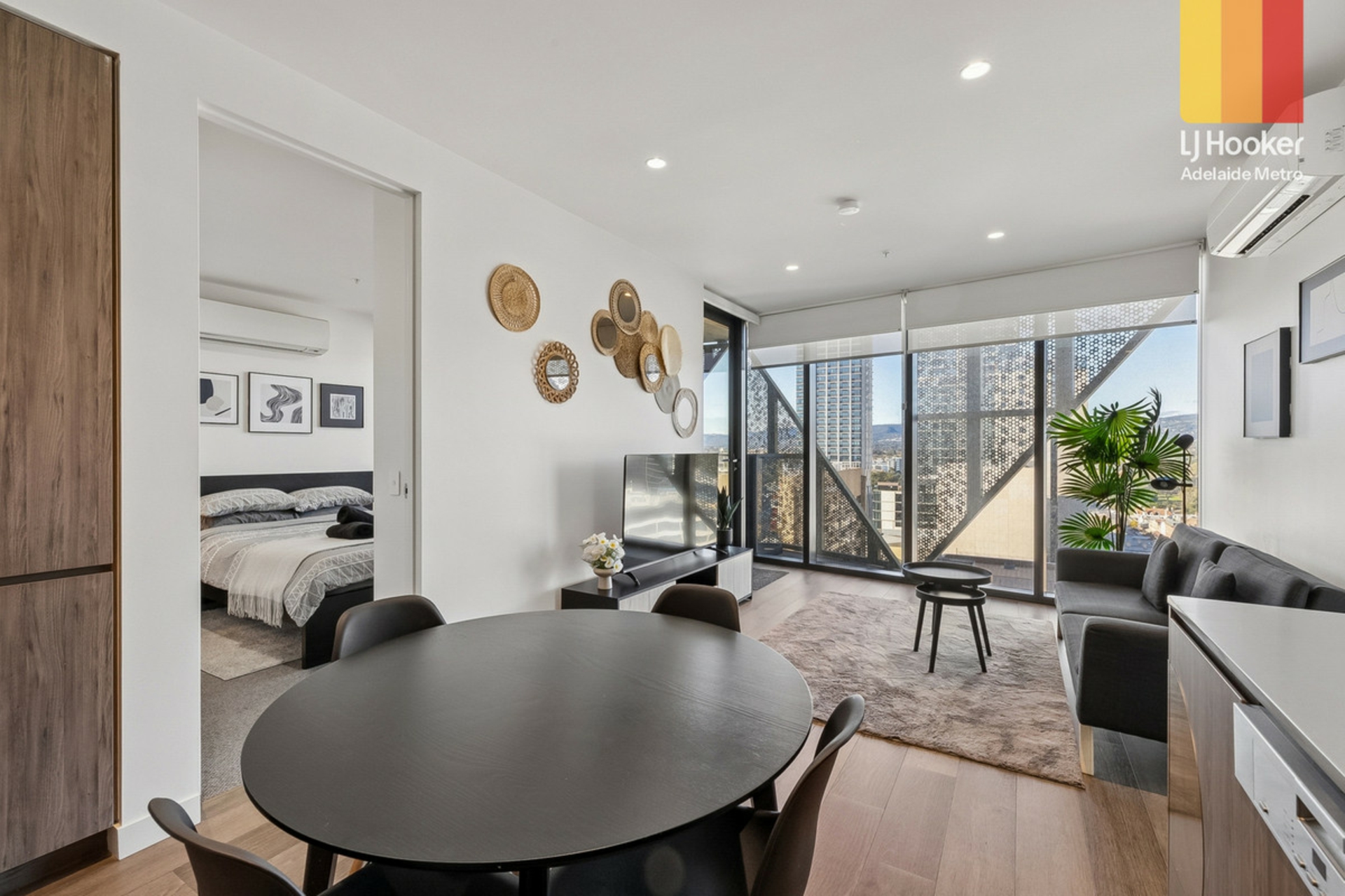 1608/15 Austin Street — photo 4 of 17