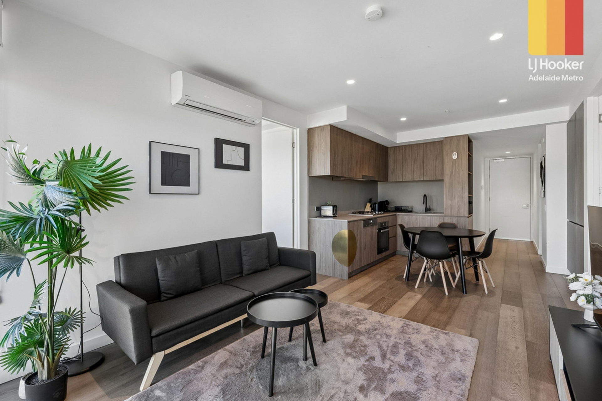 1608/15 Austin Street — photo 5 of 17