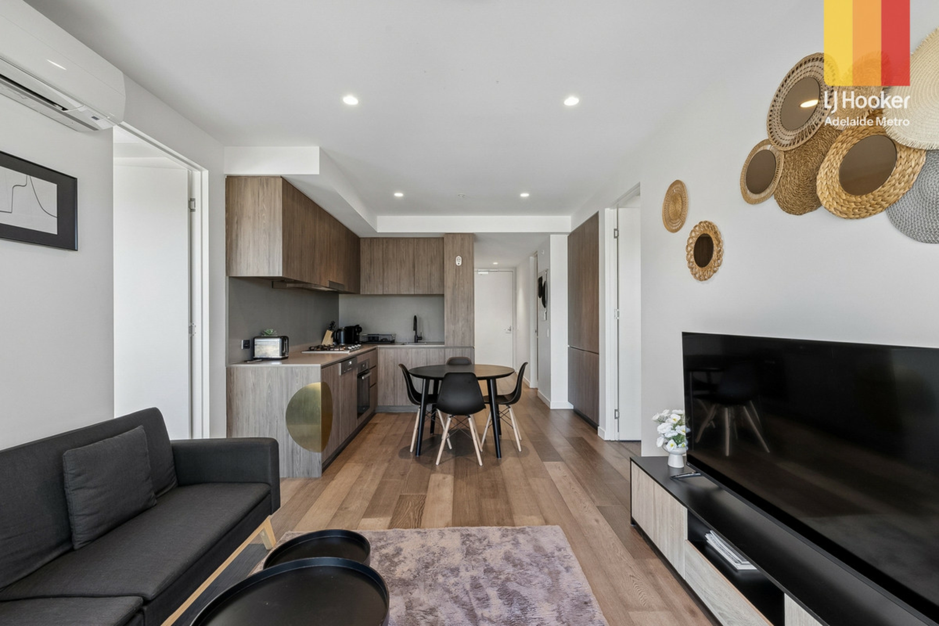 1608/15 Austin Street — photo 6 of 17