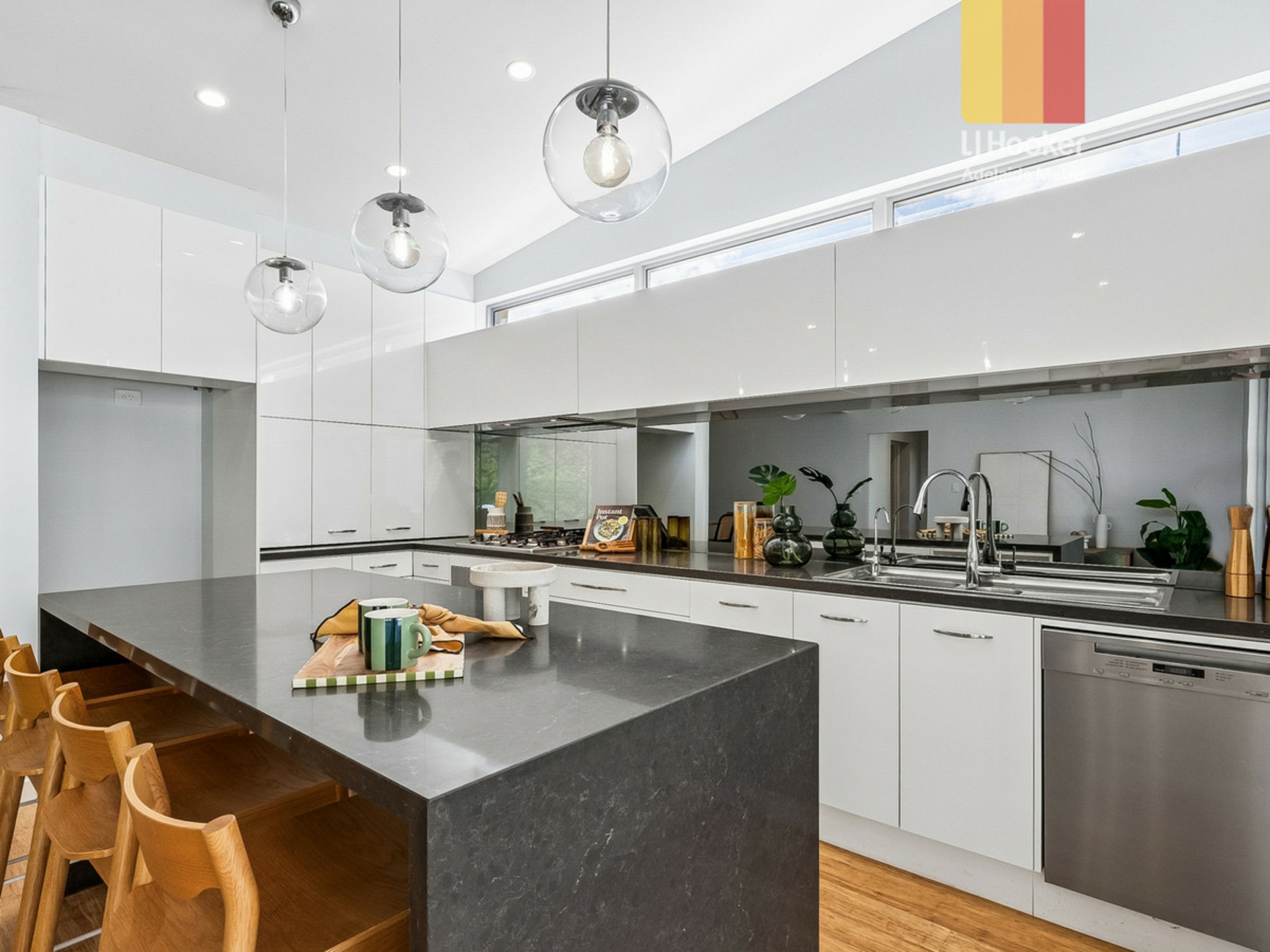 20 Hackett Terrace — photo 10 of 25