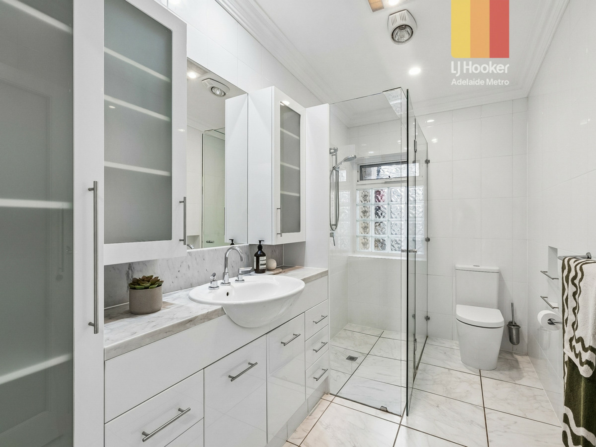 20 Hackett Terrace — photo 13 of 25