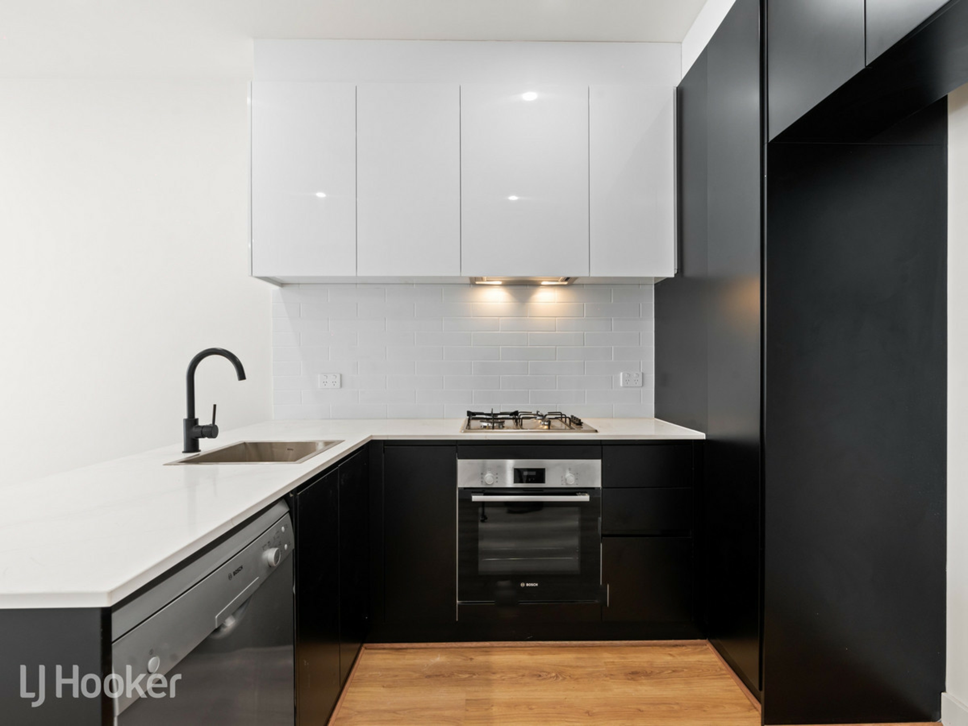 2/33 John Avenue — photo 2 of 18