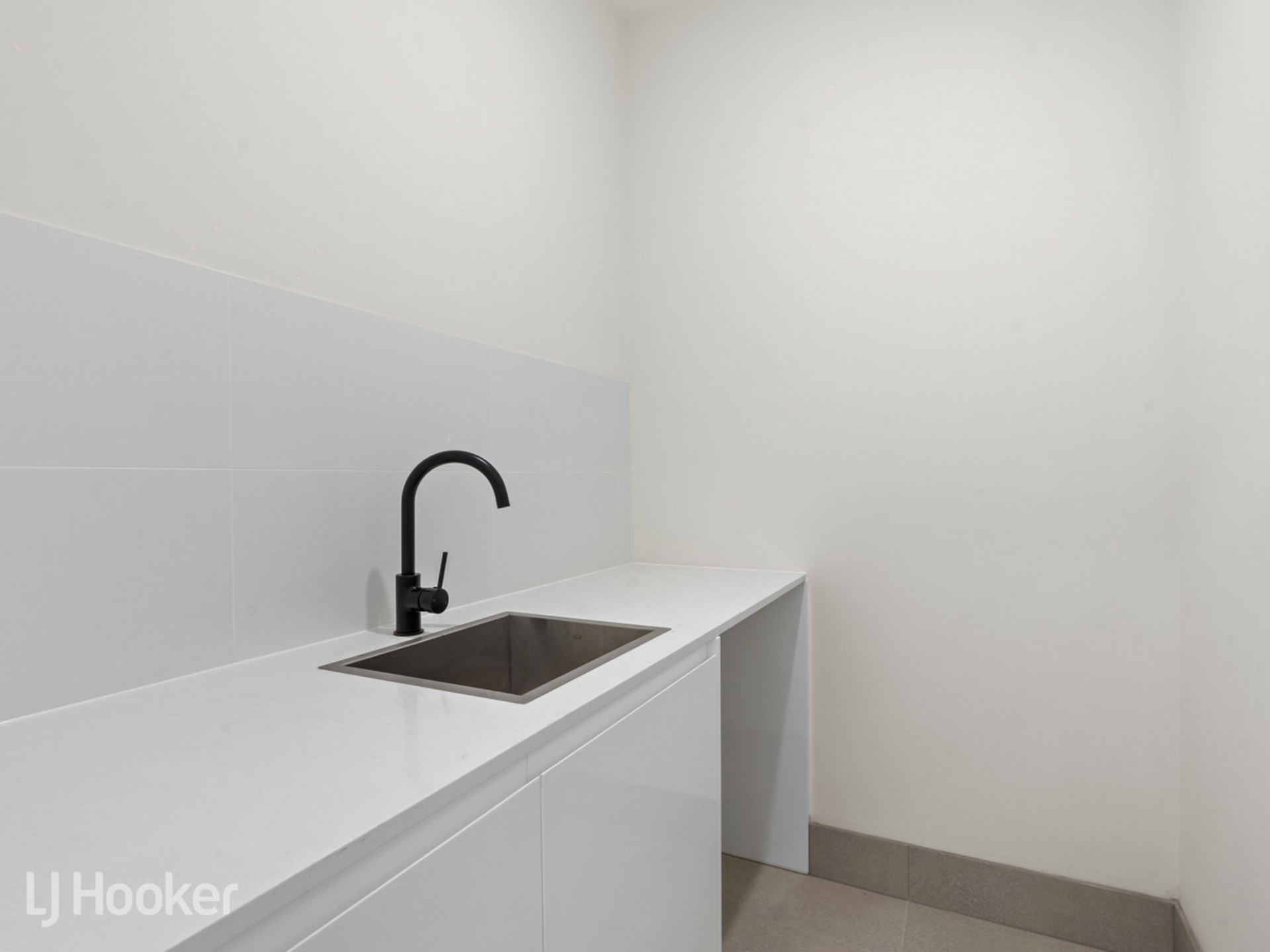 2/33 John Avenue — photo 12 of 18