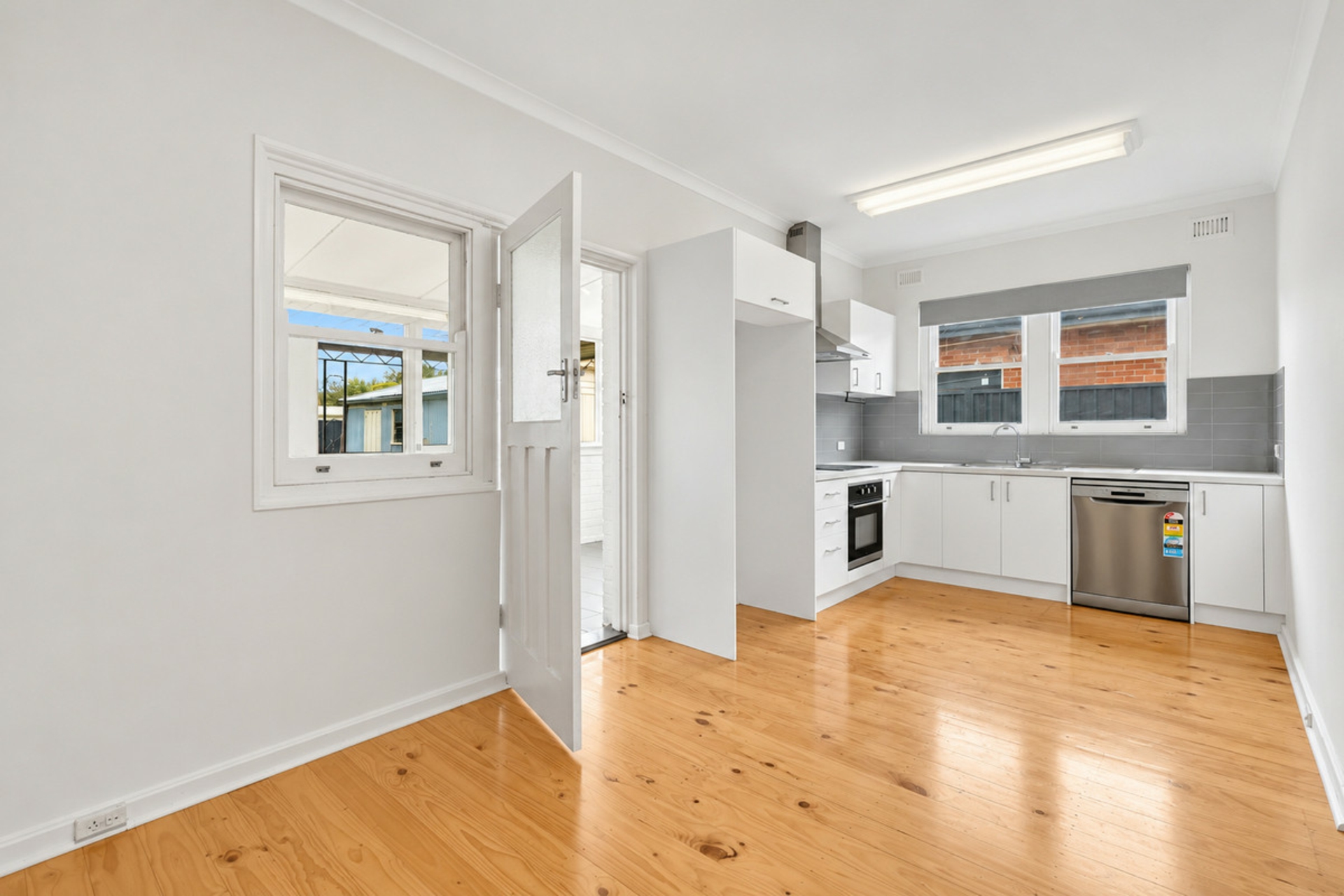 116 Richmond Avenue — photo 3 of 21