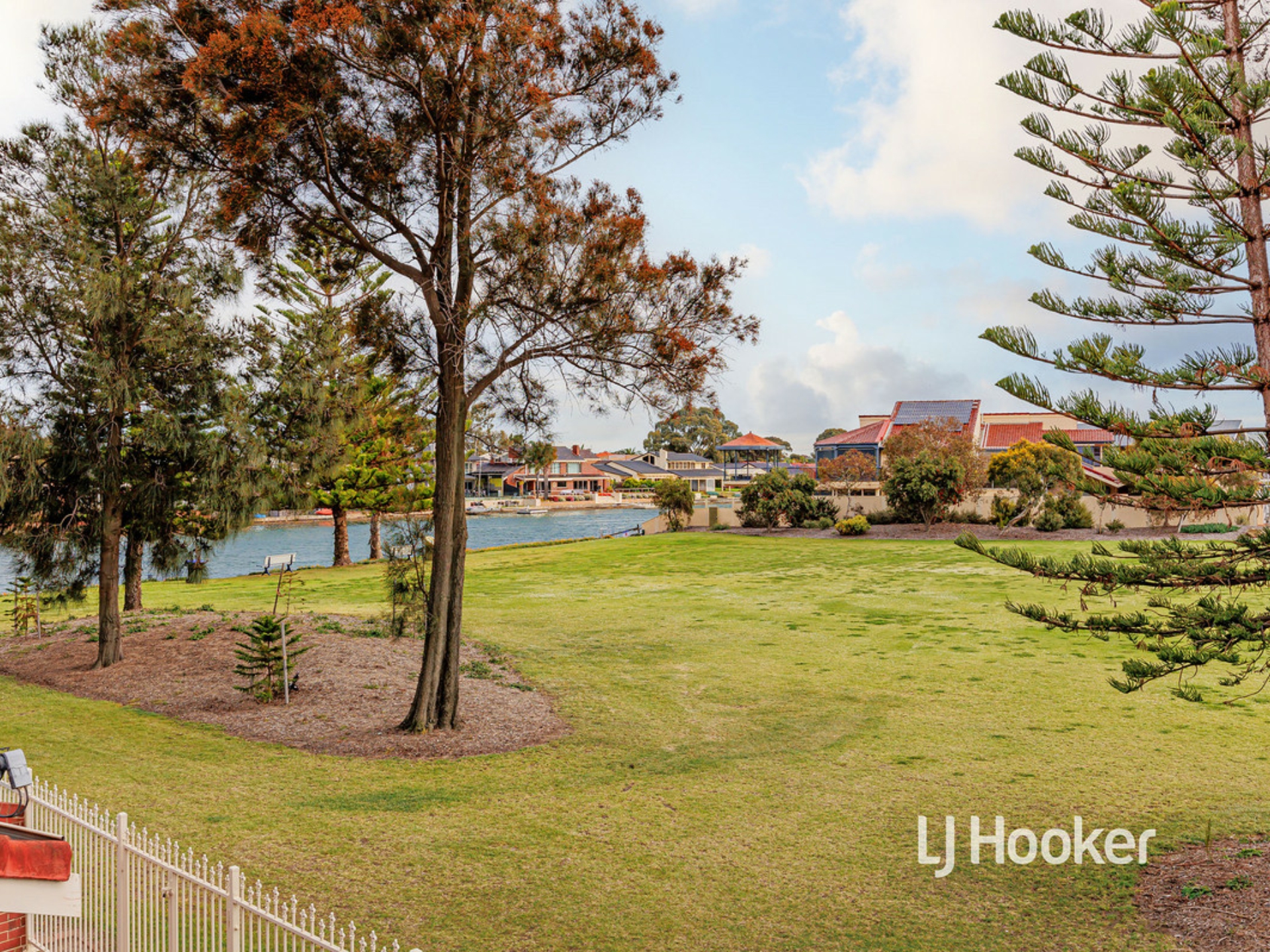11/83 Lochside Drive, WEST LAKES