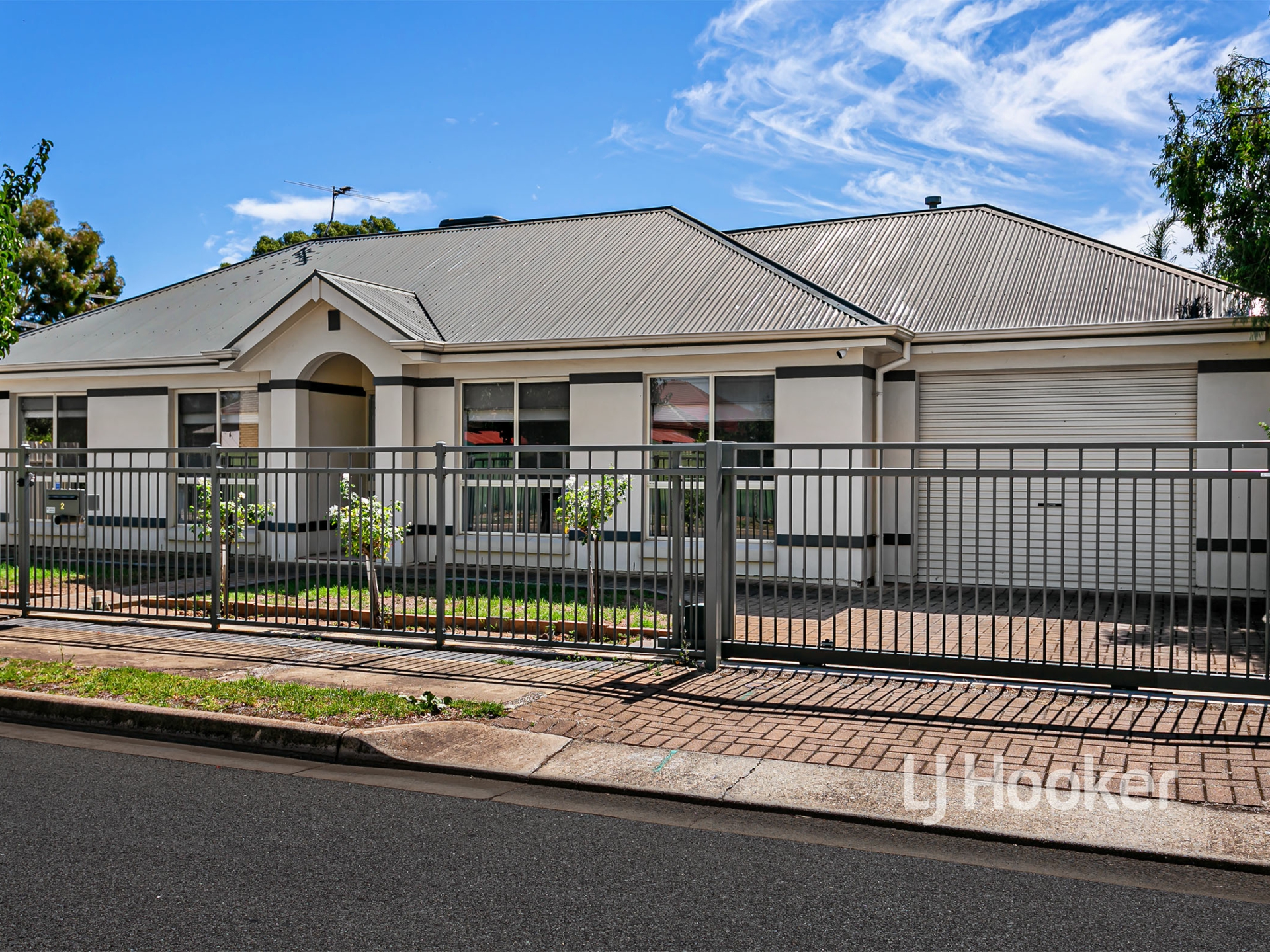 2 Nesbit Street Albert Park SA