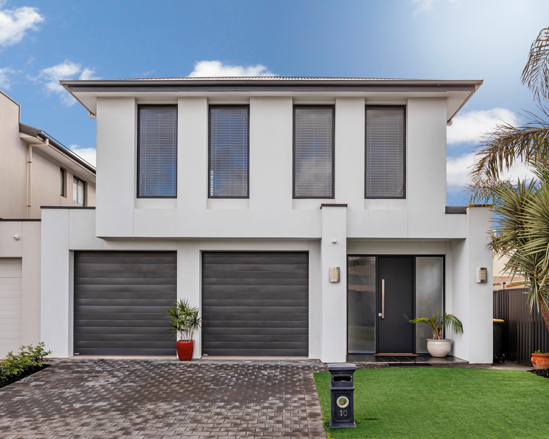 10 Hoylake Crescent, West Lakes