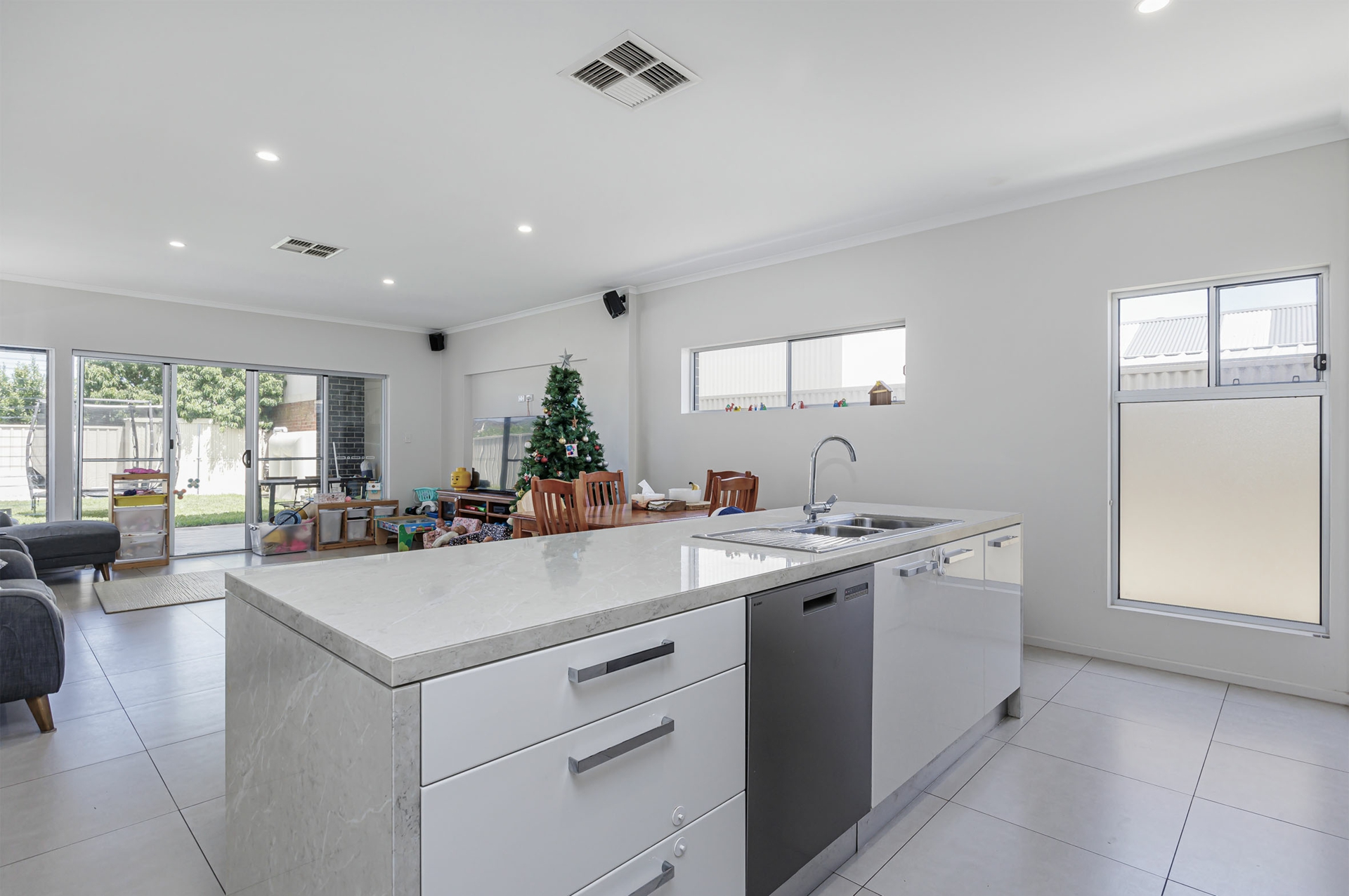 2b Foot Avenue, SEATON