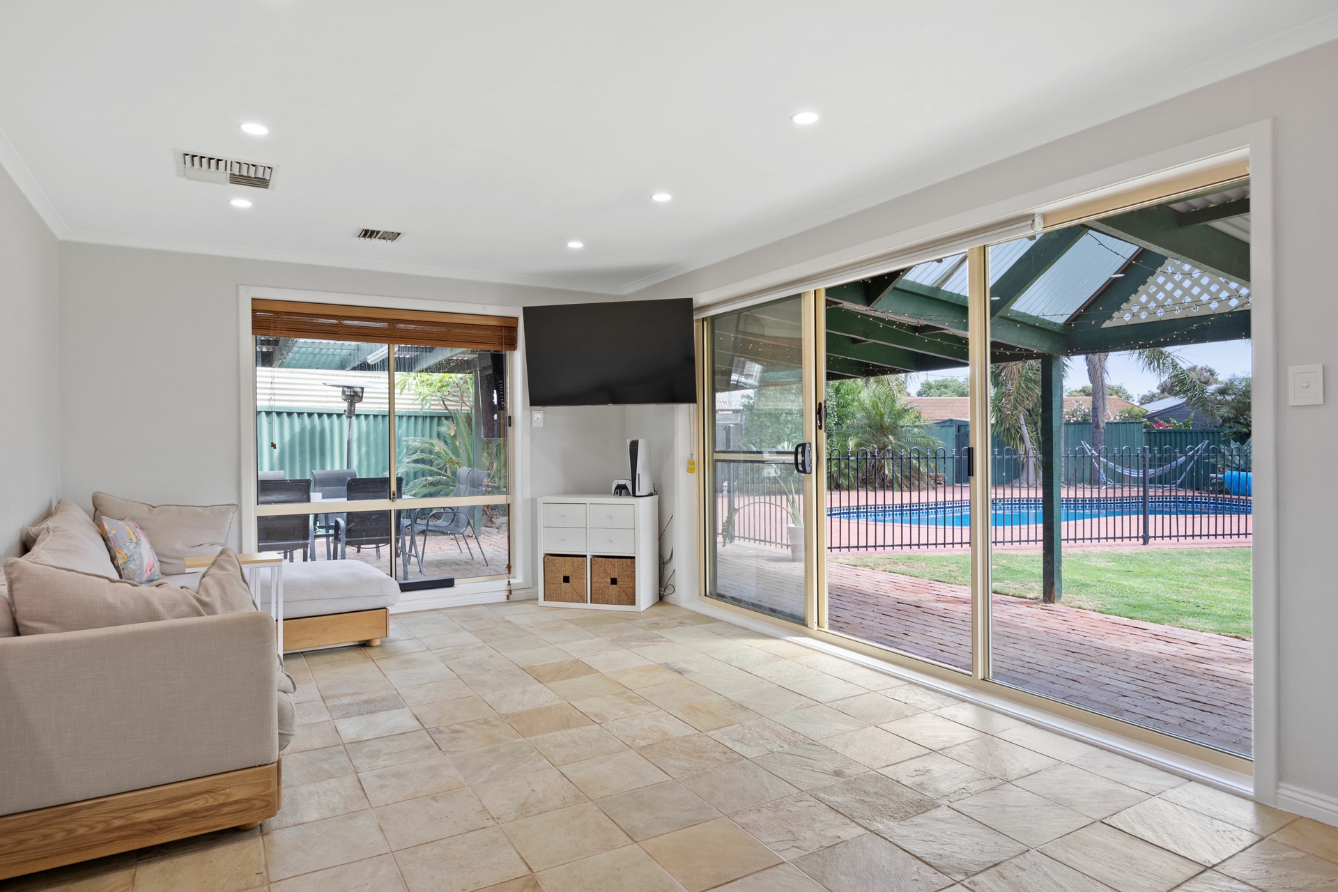 9 Drysdale Court, WEST LAKES SHORE