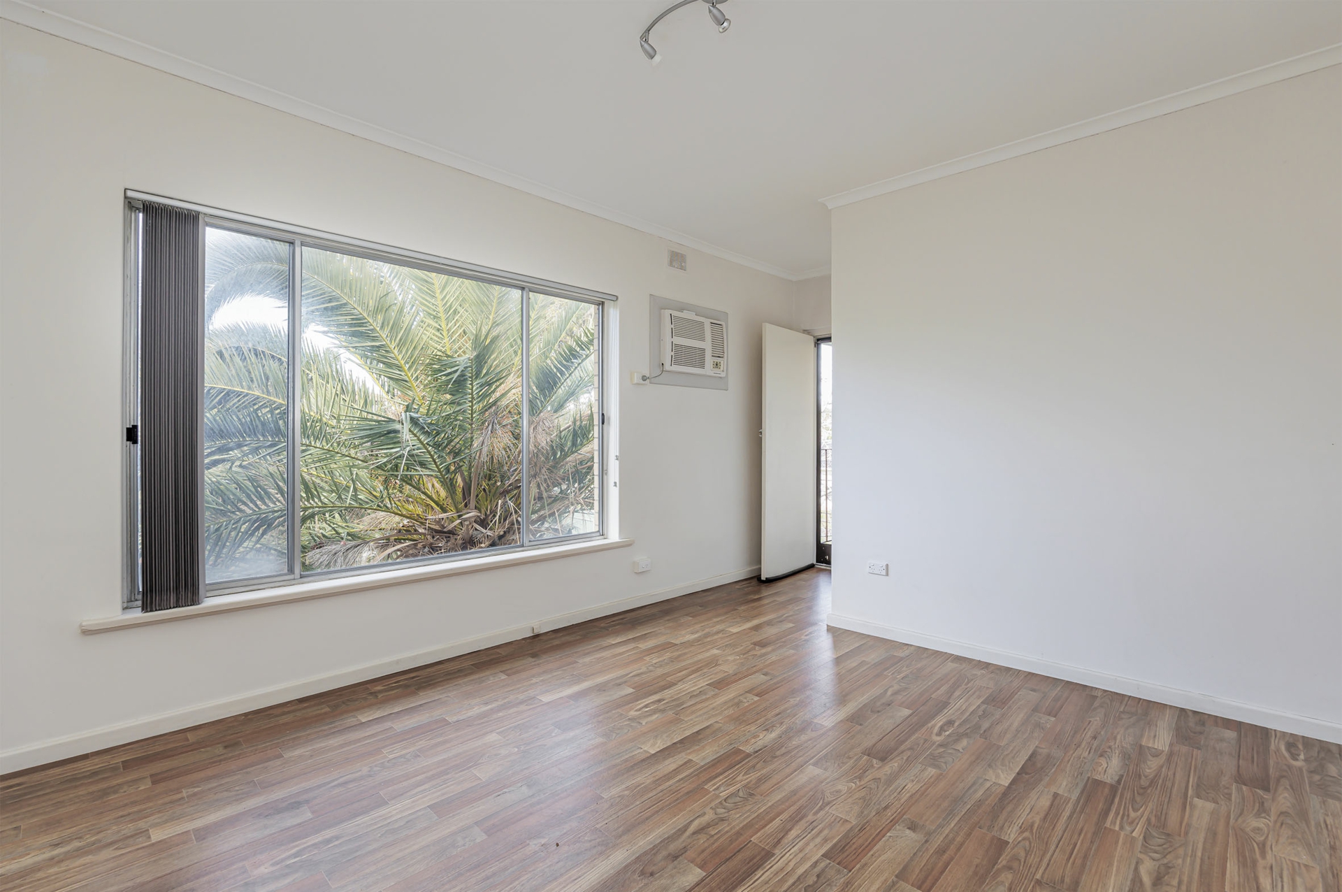 2/14 Montrose Avenue, SEATON