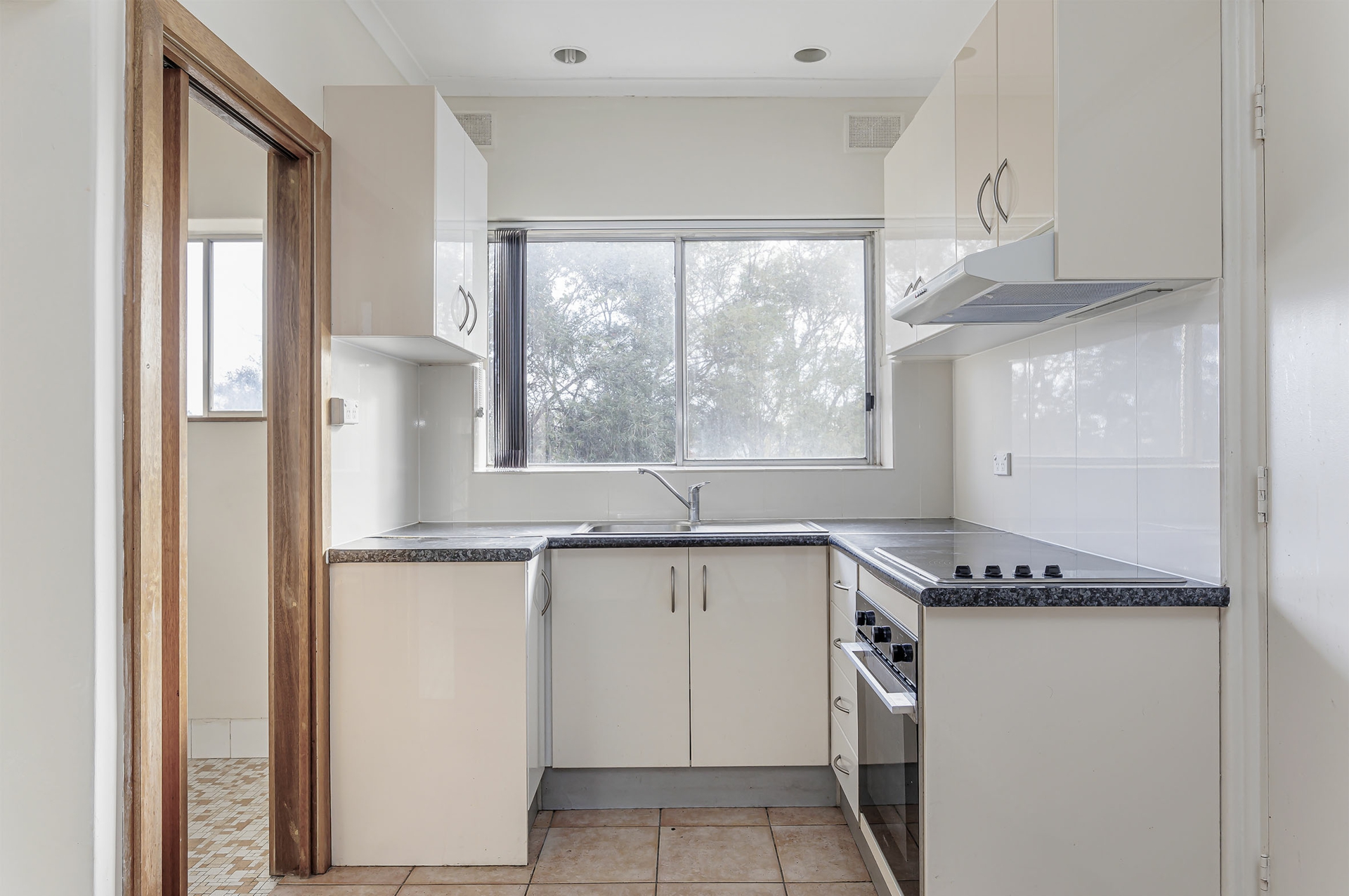 2/14 Montrose Avenue, SEATON