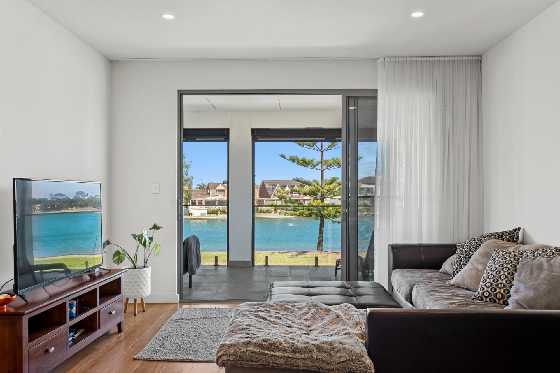 5 Mariners Crescent, WEST LAKES