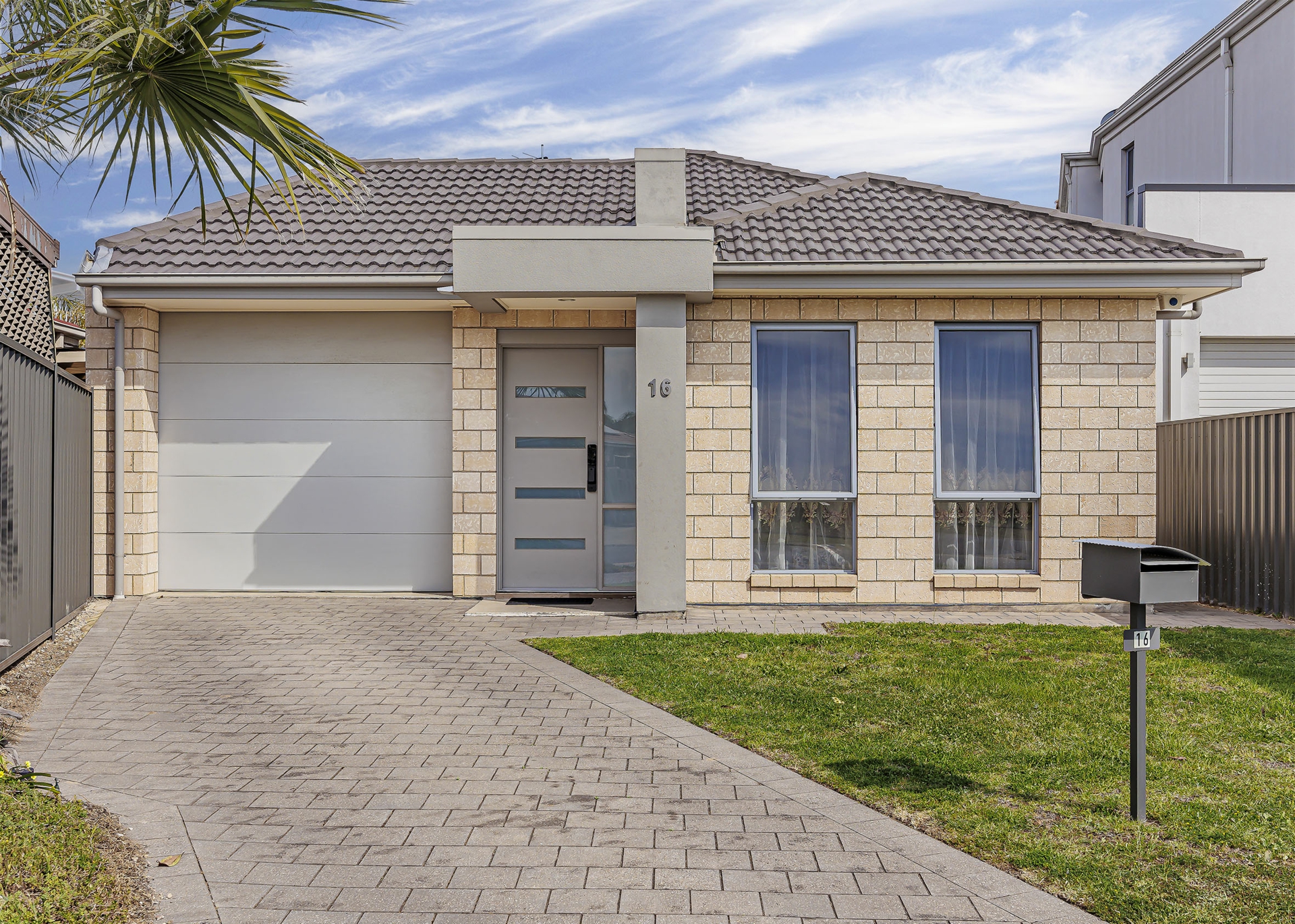 16 Huron Grove, West Lakes