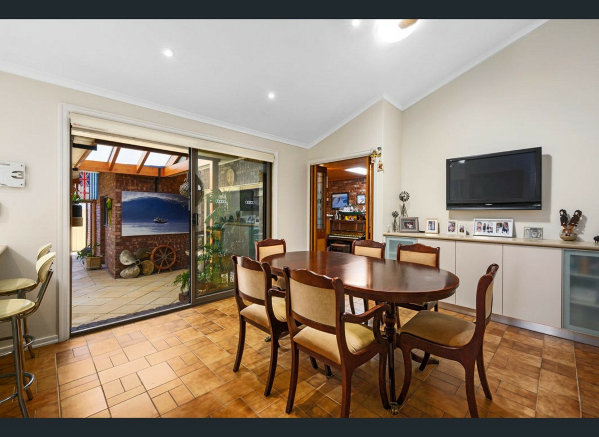 1 Nolan Place, WEST LAKES SHORE