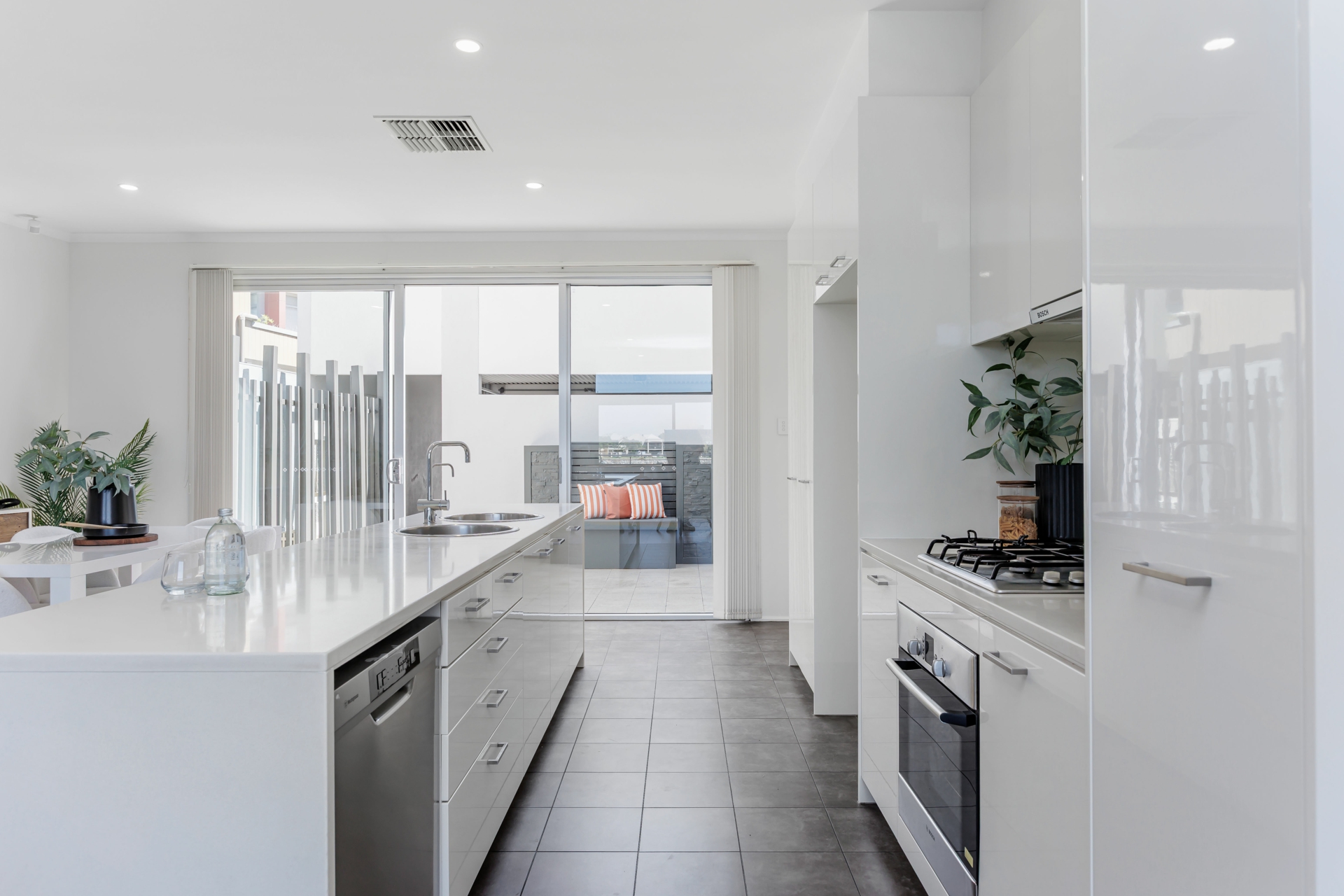 5 Karra Cove, NEW PORT