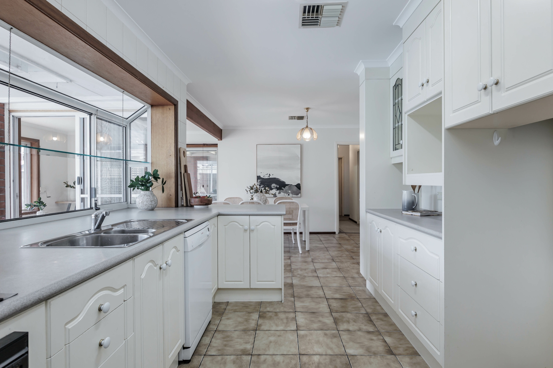 4 Santiago Street, WEST LAKES SHORE
