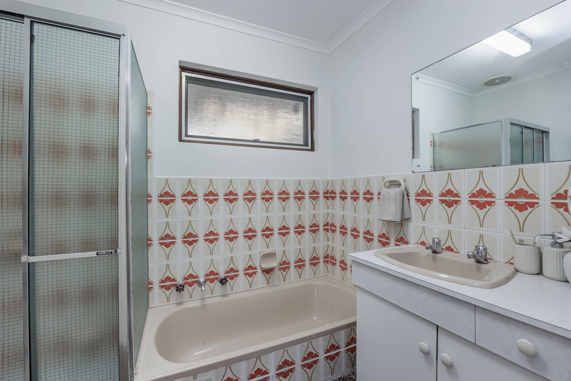 4 Santiago Street, WEST LAKES SHORE