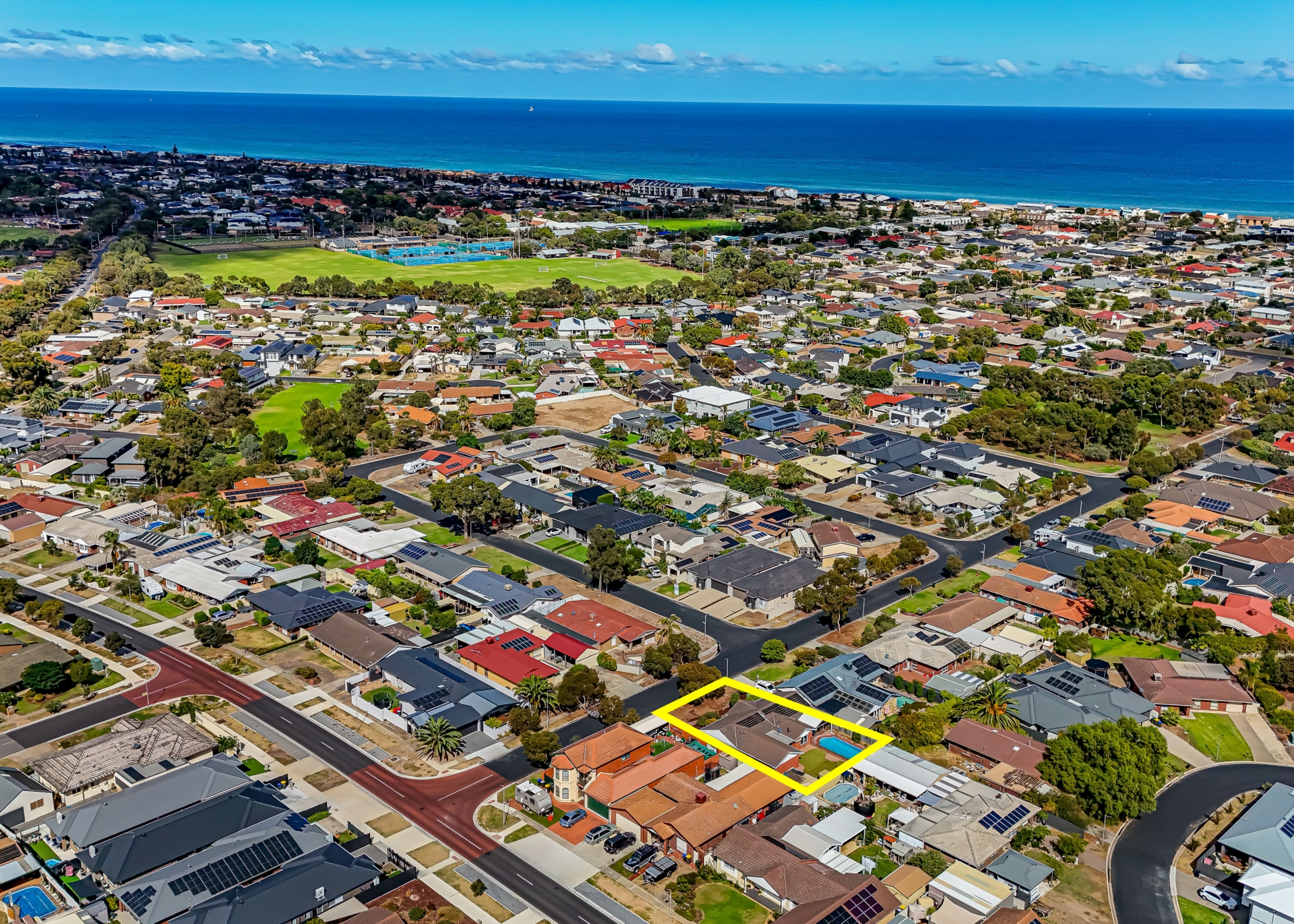 4 Santiago Street, WEST LAKES SHORE