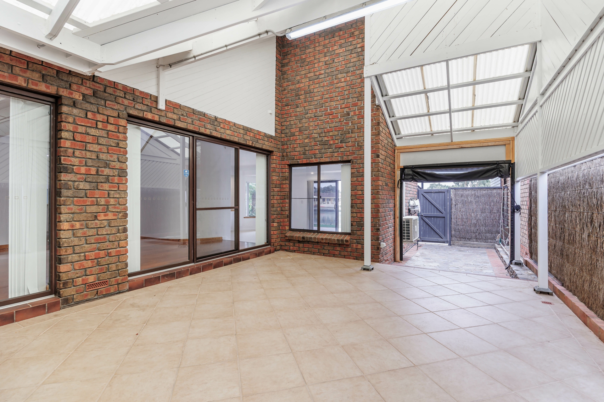 21 Dyer Court, WEST LAKES