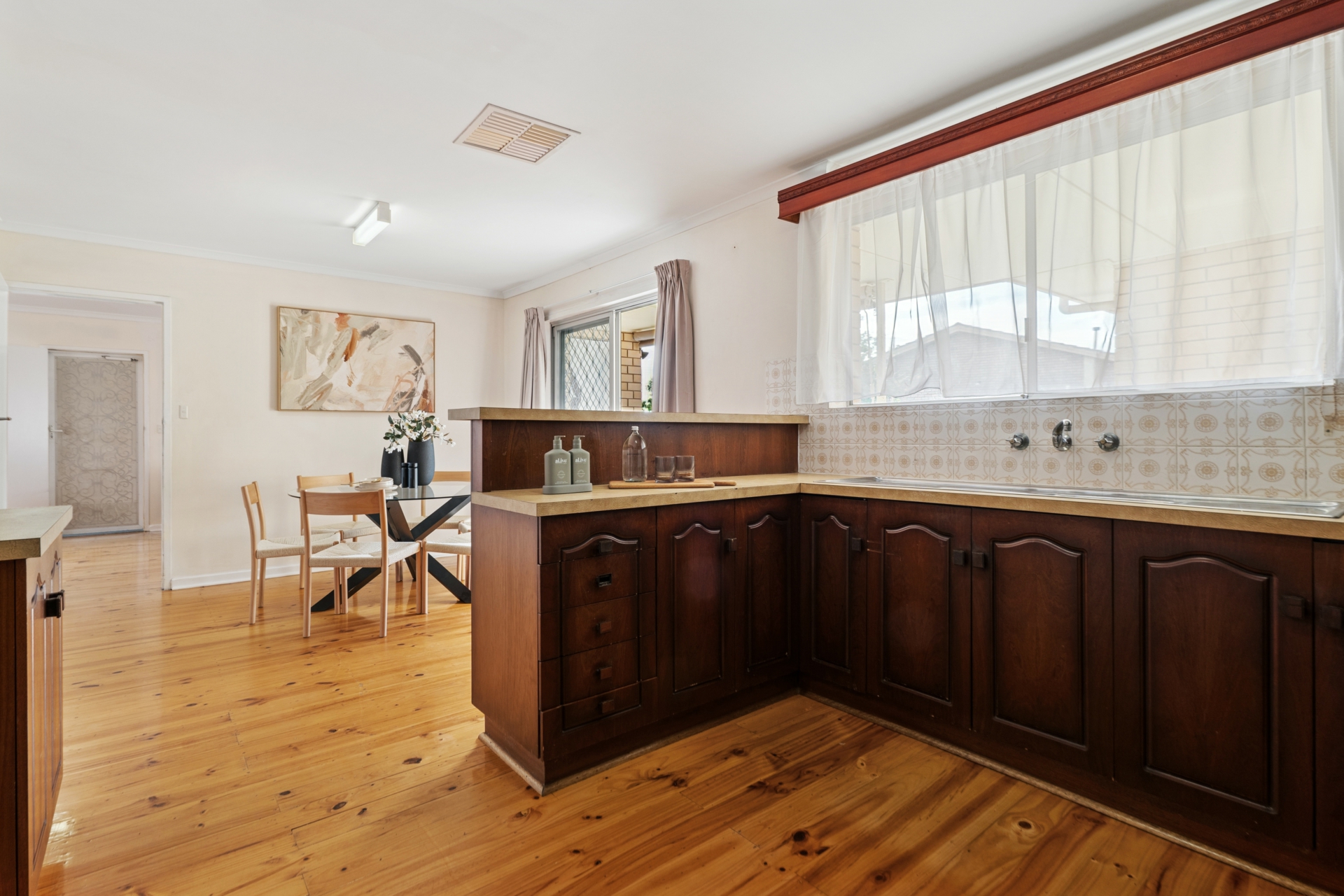 6 Katcomba Court, WEST LAKES