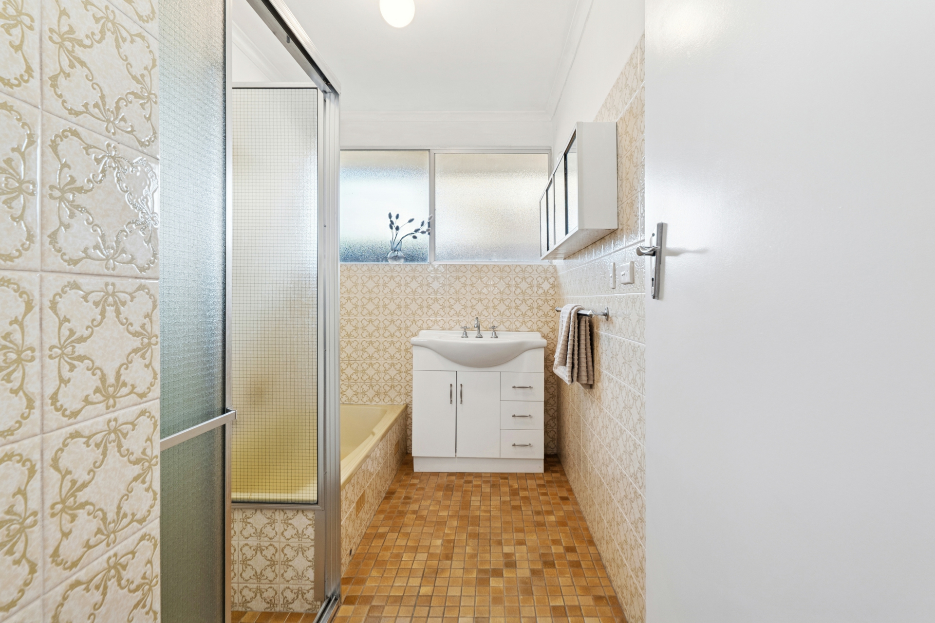 6 Katcomba Court, WEST LAKES