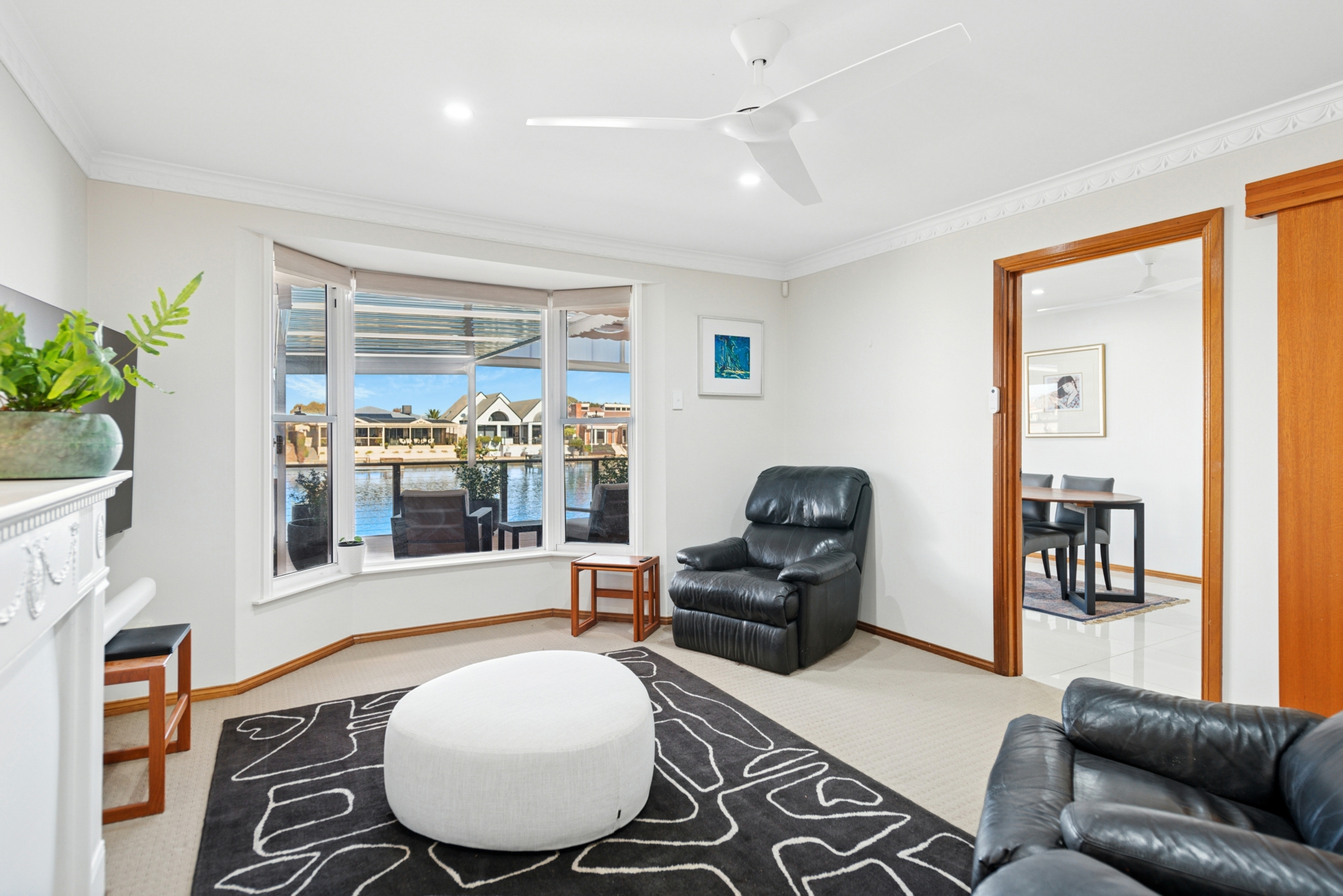 2/8 Hansen Court, WEST LAKES SHORE