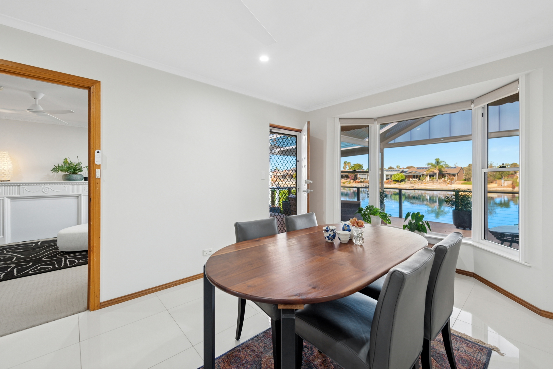 2/8 Hansen Court, WEST LAKES SHORE