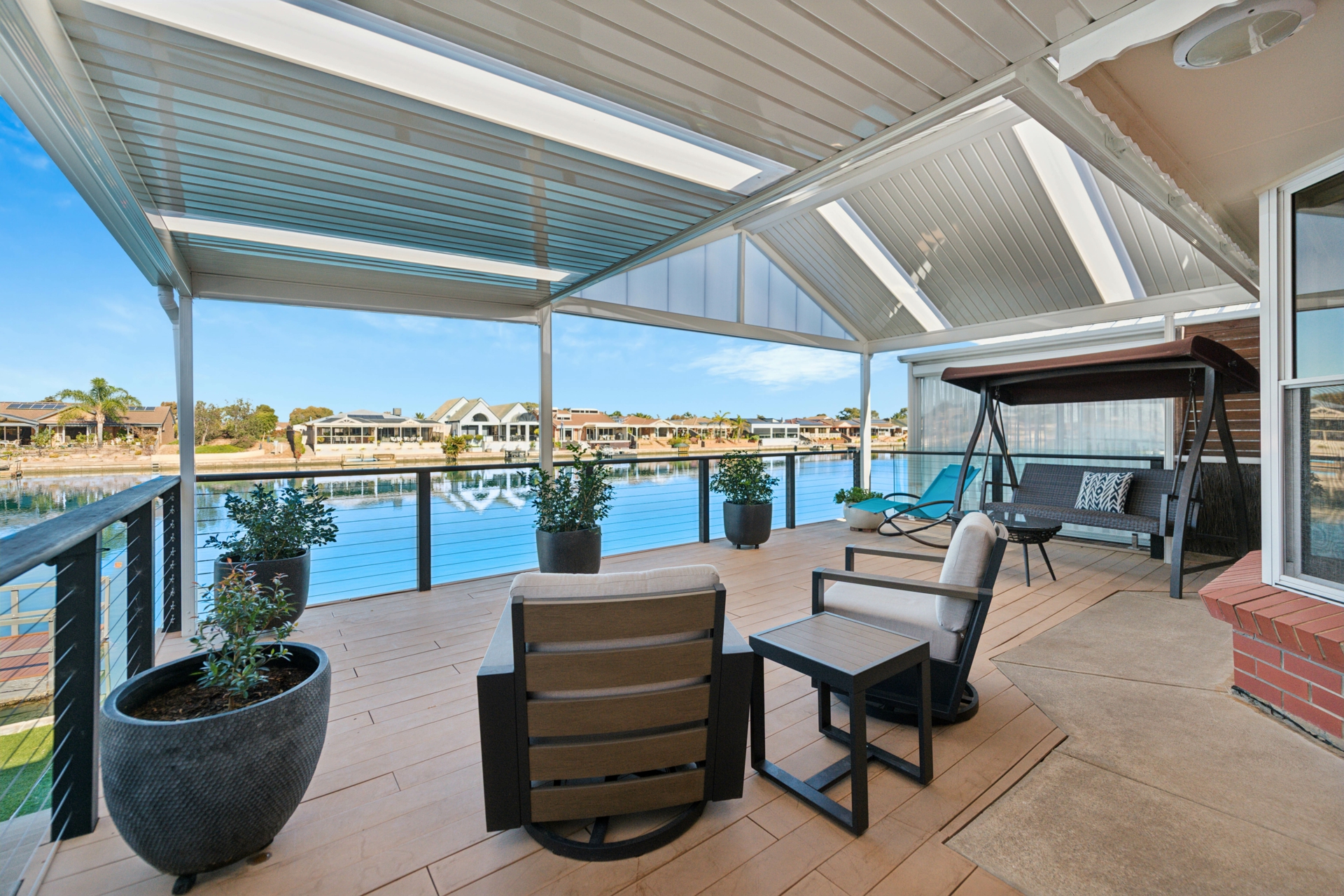 2/8 Hansen Court, WEST LAKES SHORE
