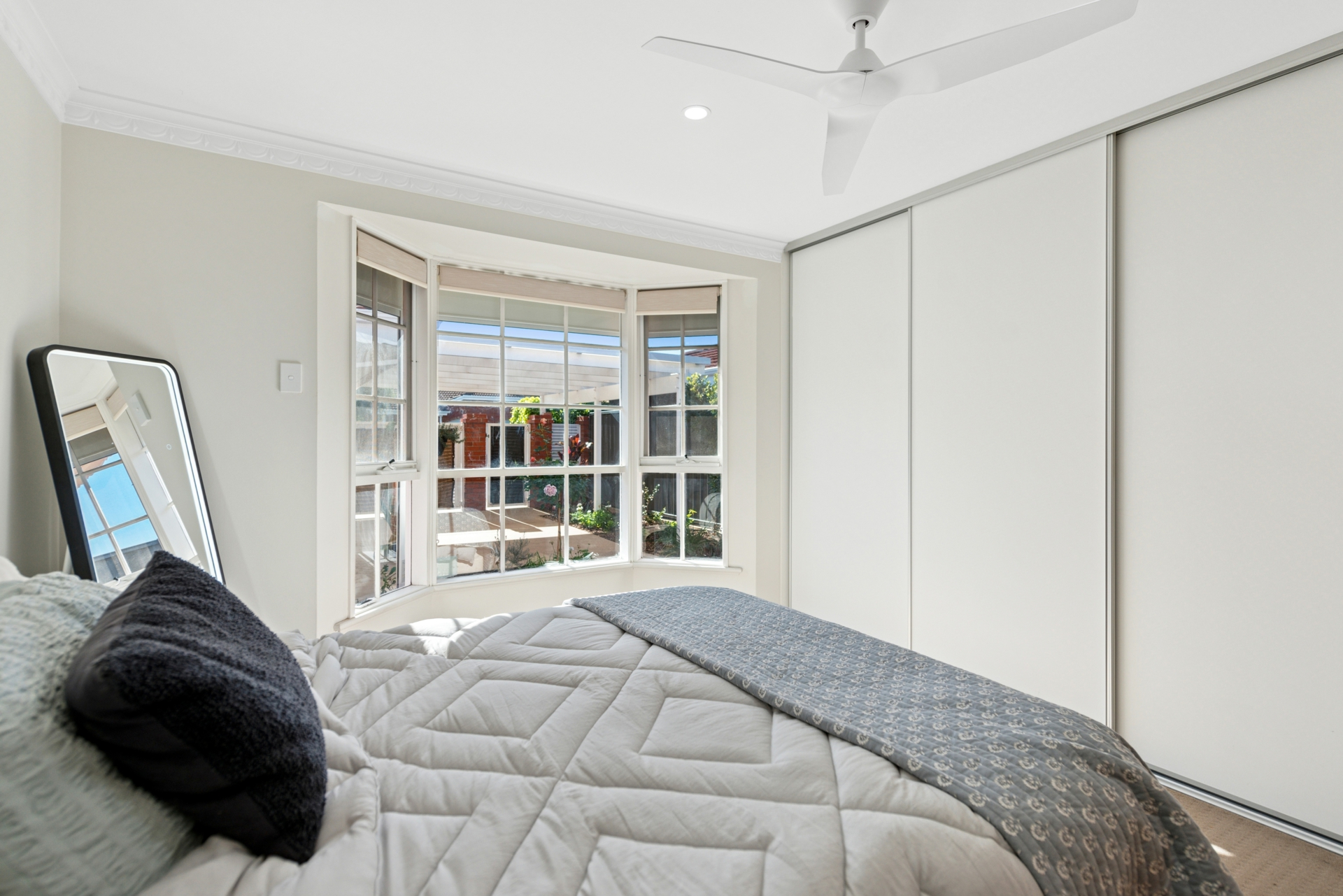 2/8 Hansen Court, WEST LAKES SHORE