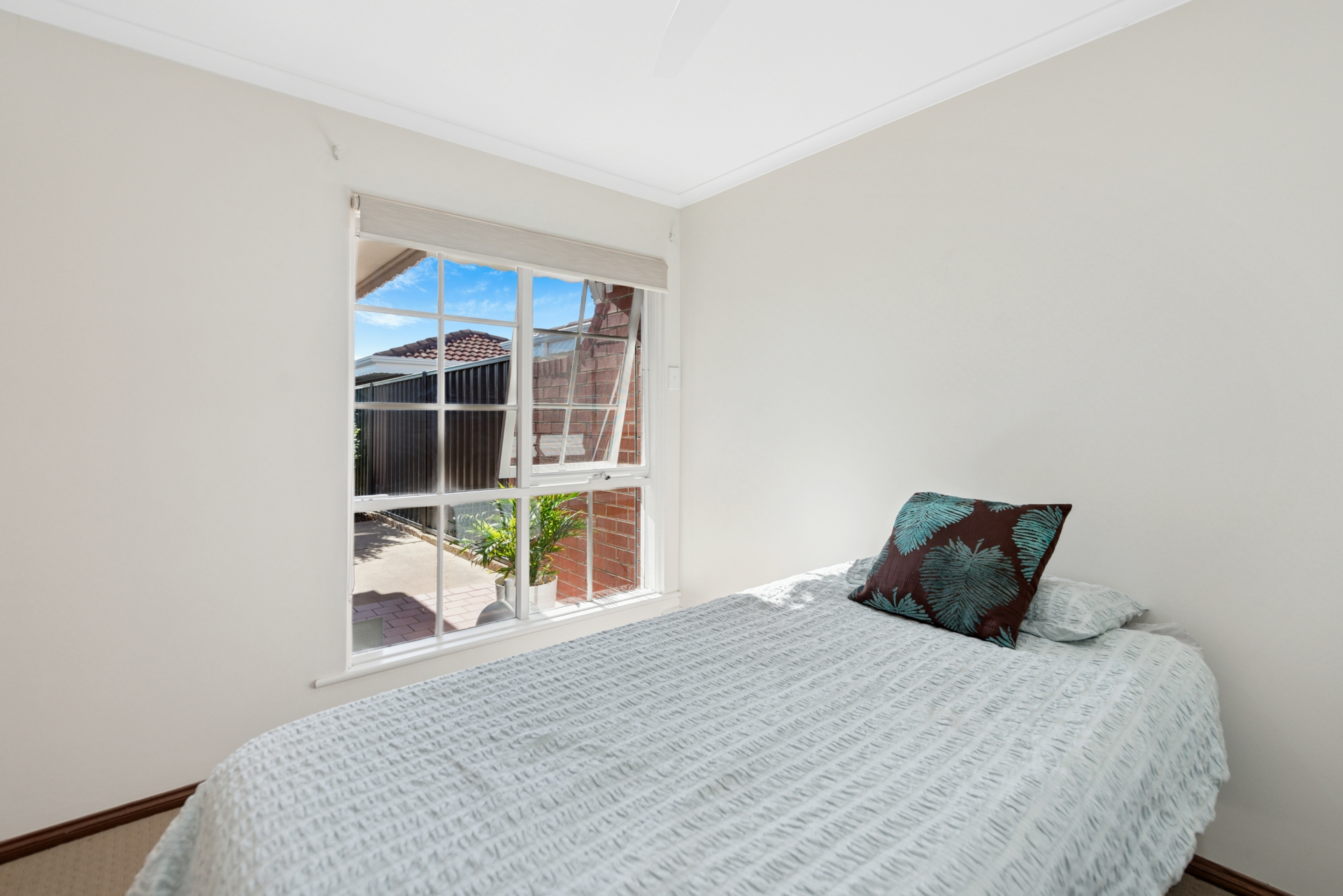 2/8 Hansen Court, WEST LAKES SHORE