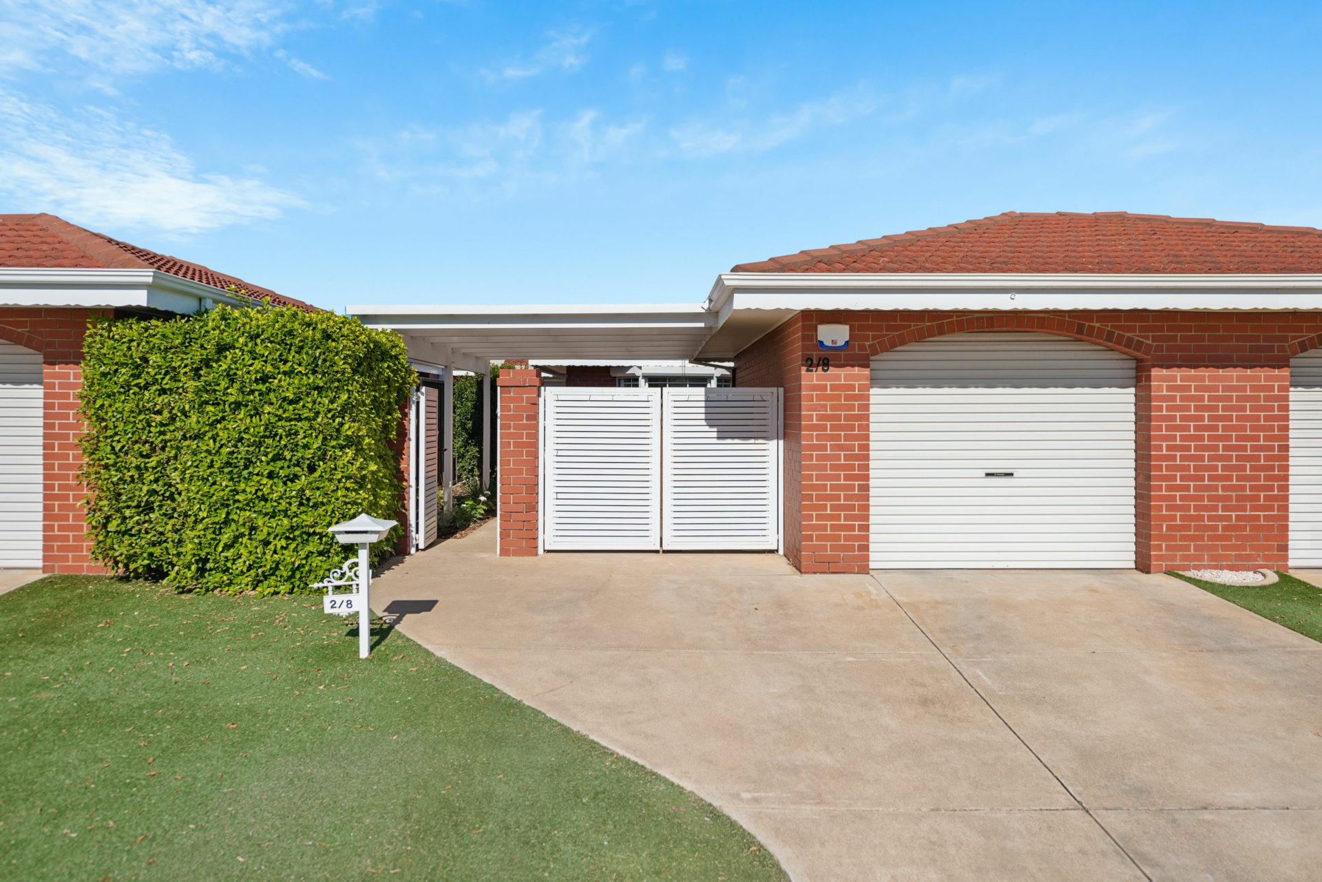 2/8 Hansen Court, WEST LAKES SHORE