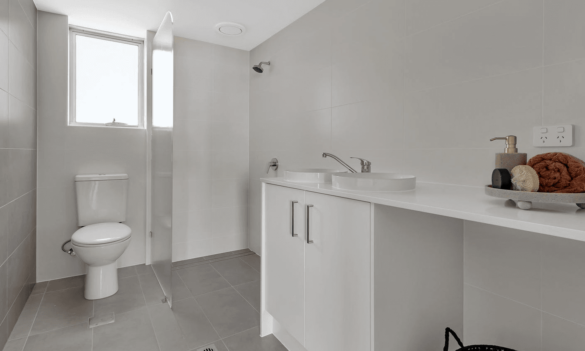 11/33 North Esplanade, GLENELG NORTH
