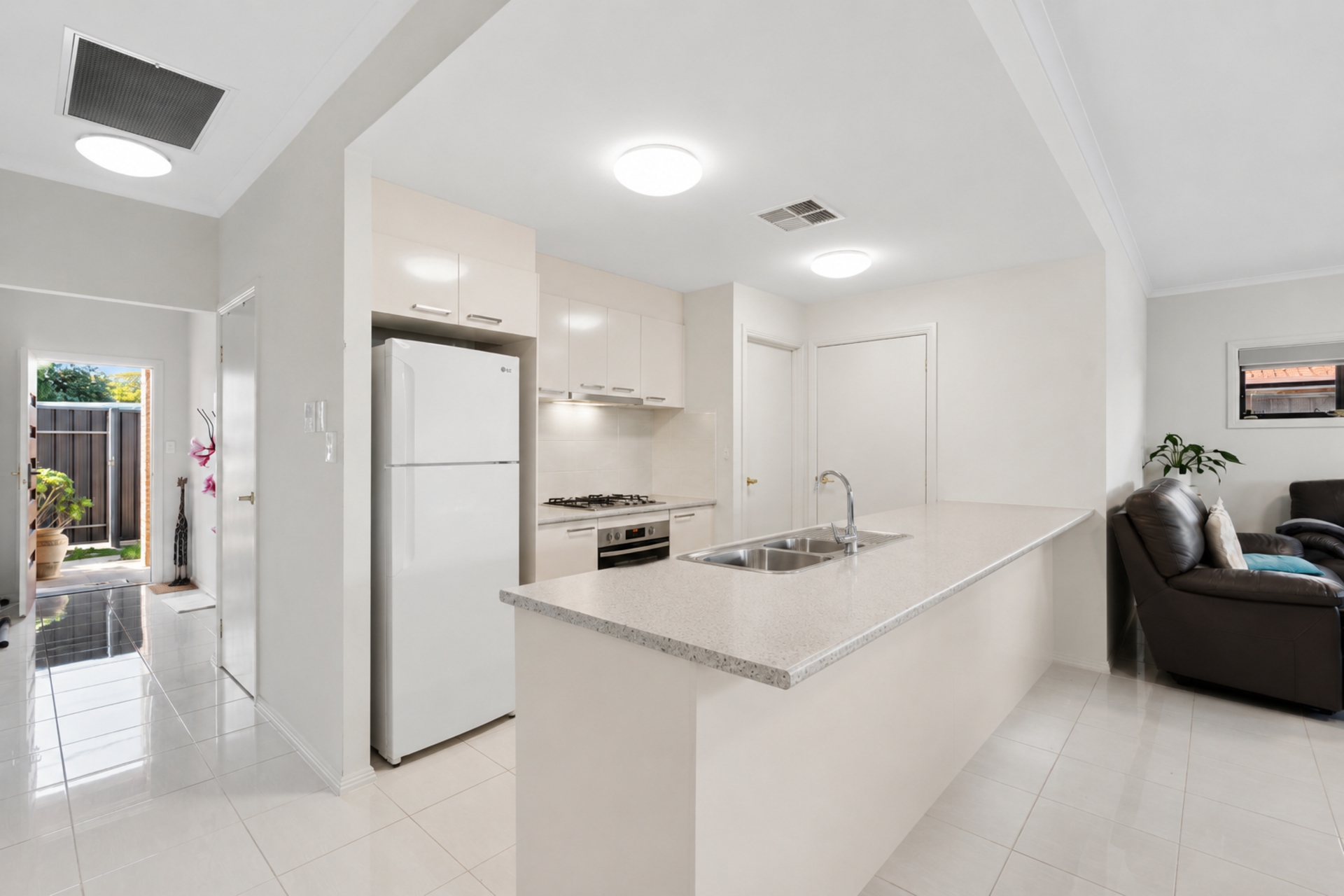 41 Workman Street — photo 2 of 18