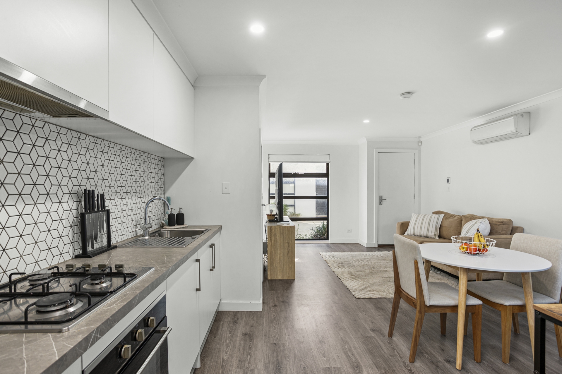 5/33 Tapleys Hill Road — photo 3 of 16