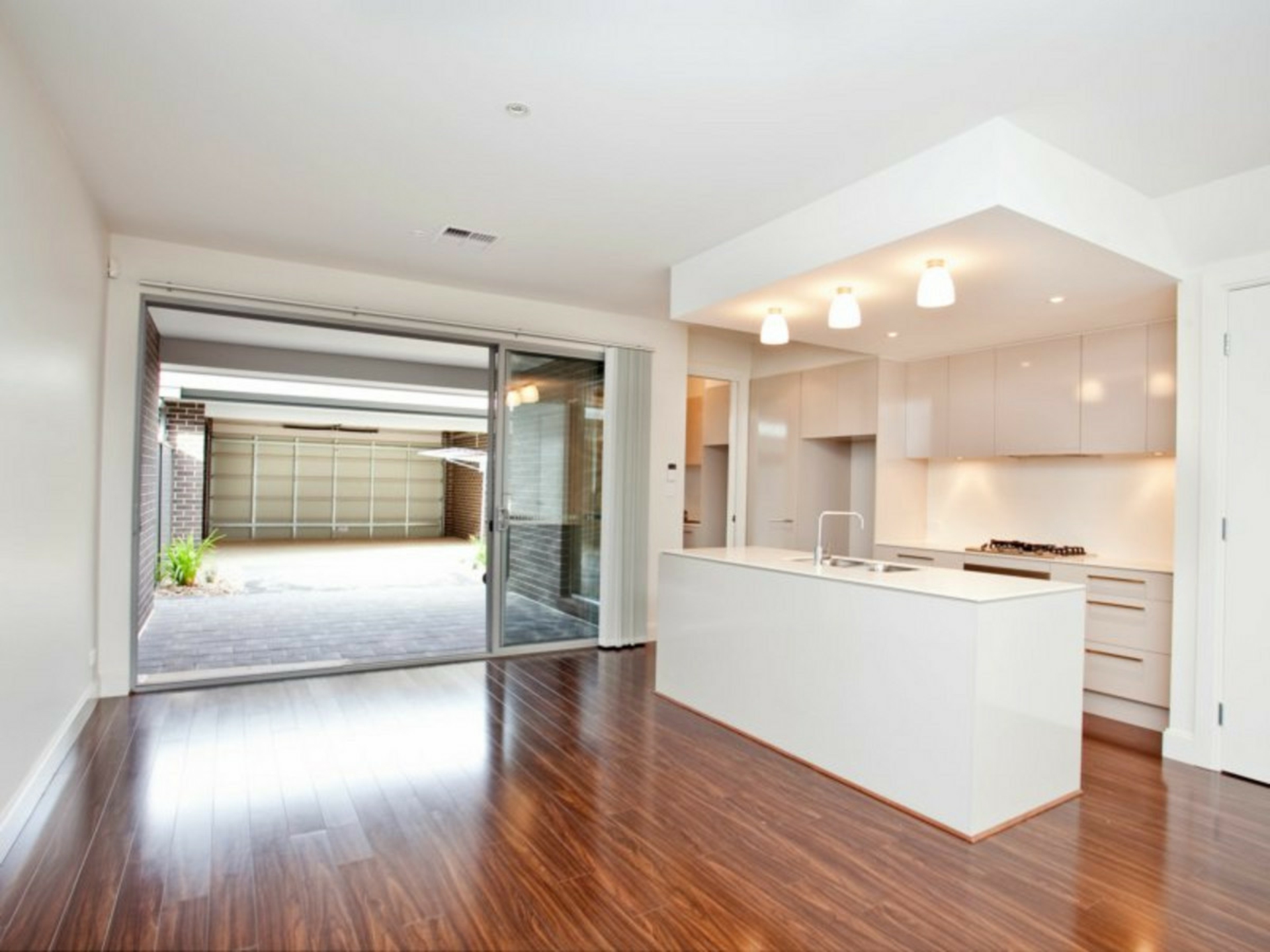7 Reid Street — photo 4 of 10