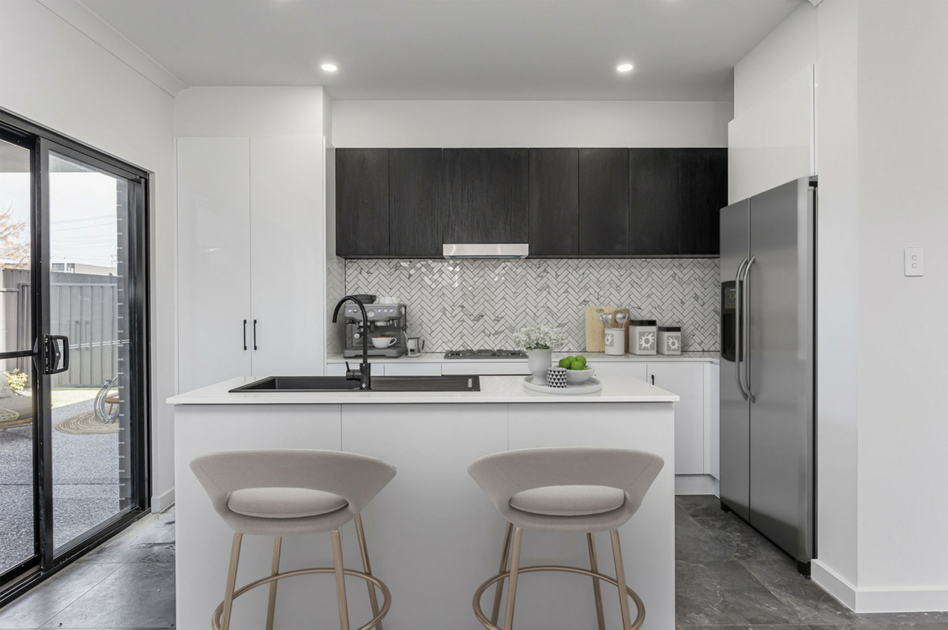 1/2 Bower Street — photo 3 of 10