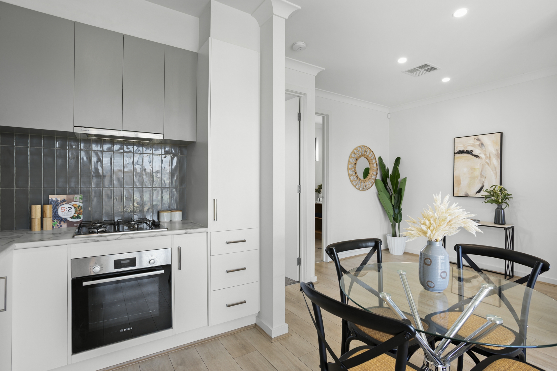 28 Lewis Crescent — photo 4 of 18