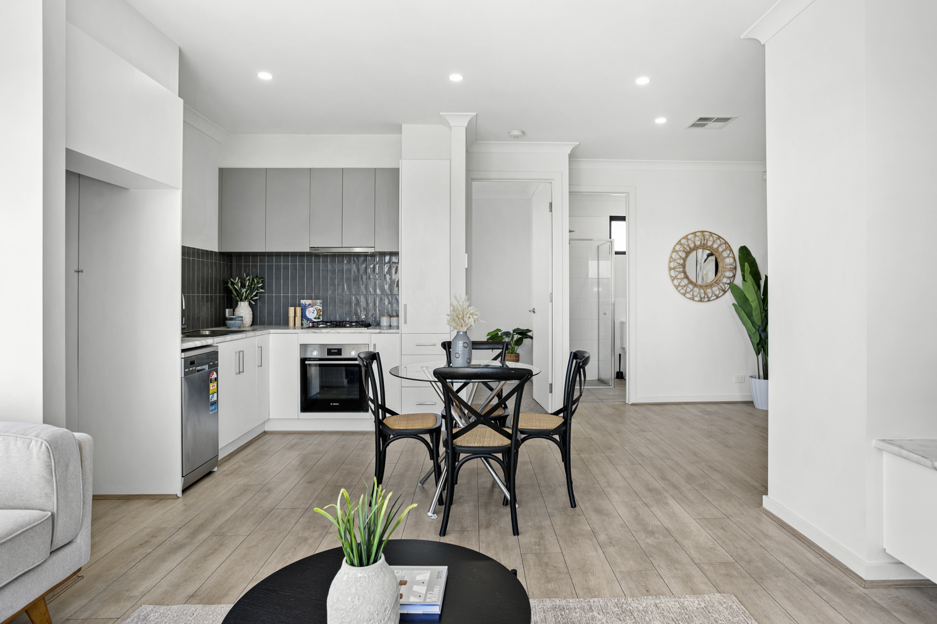 28 Lewis Crescent — photo 7 of 18