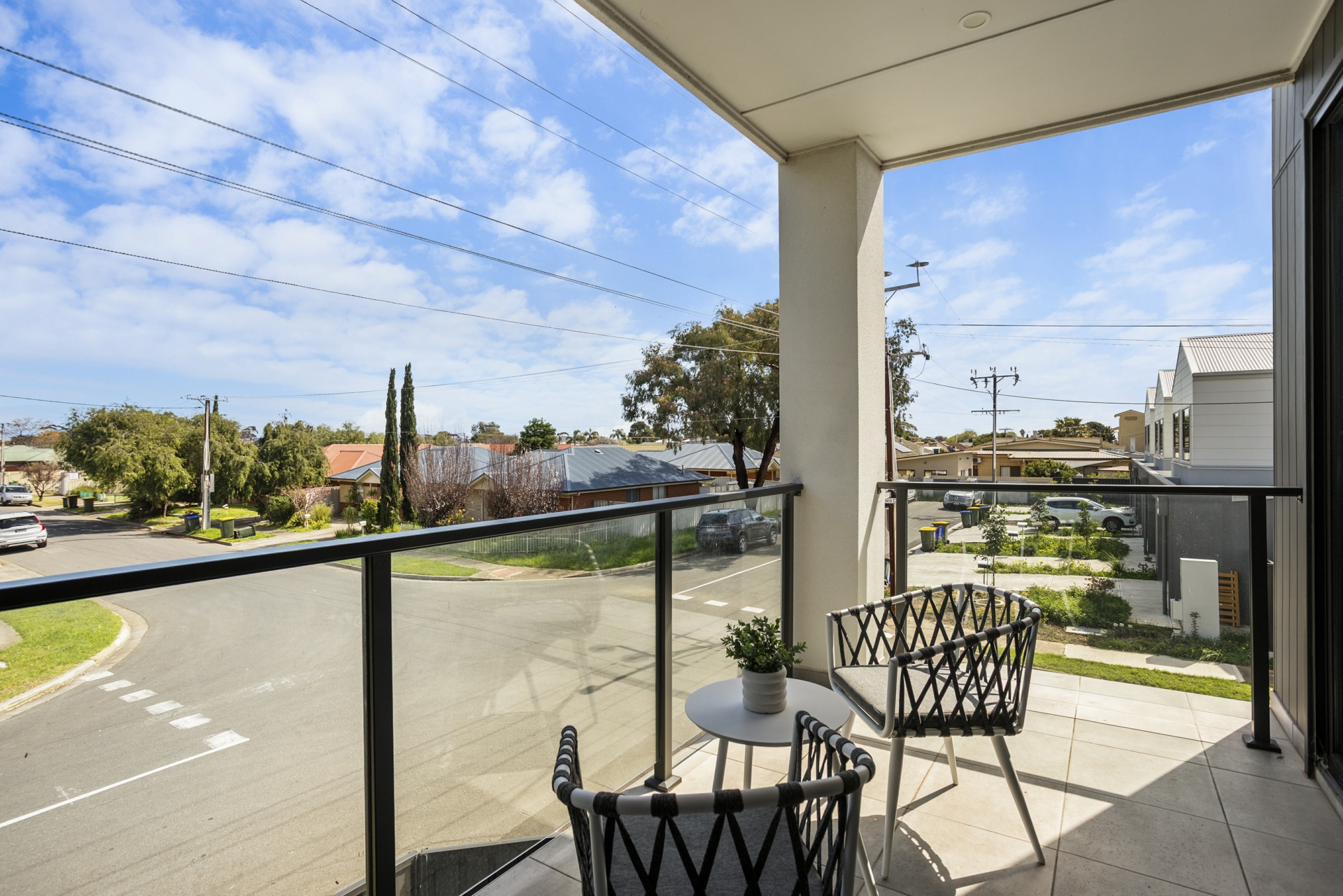 28 Lewis Crescent — photo 13 of 18
