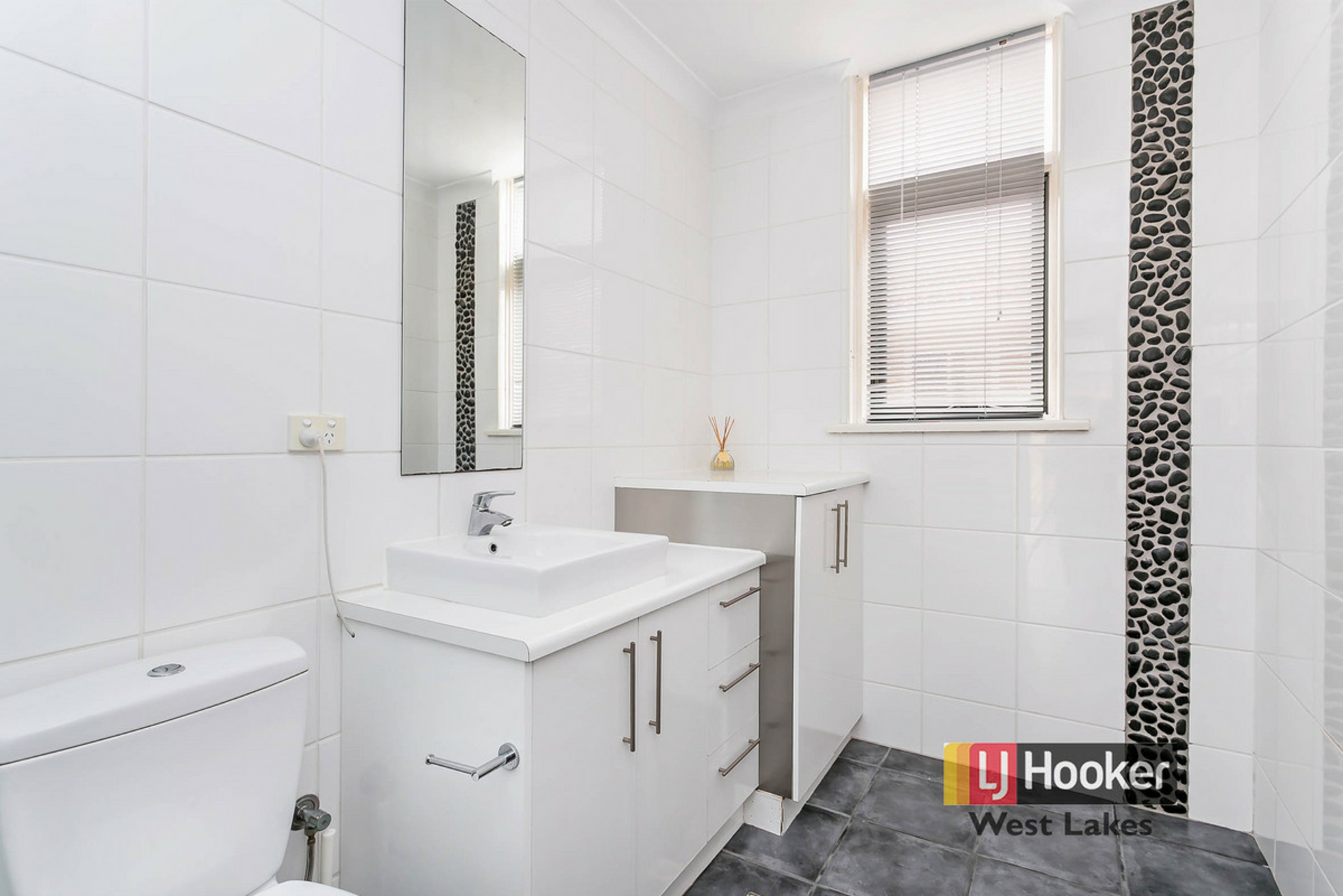1/2 Rockingham Street — photo 8 of 13