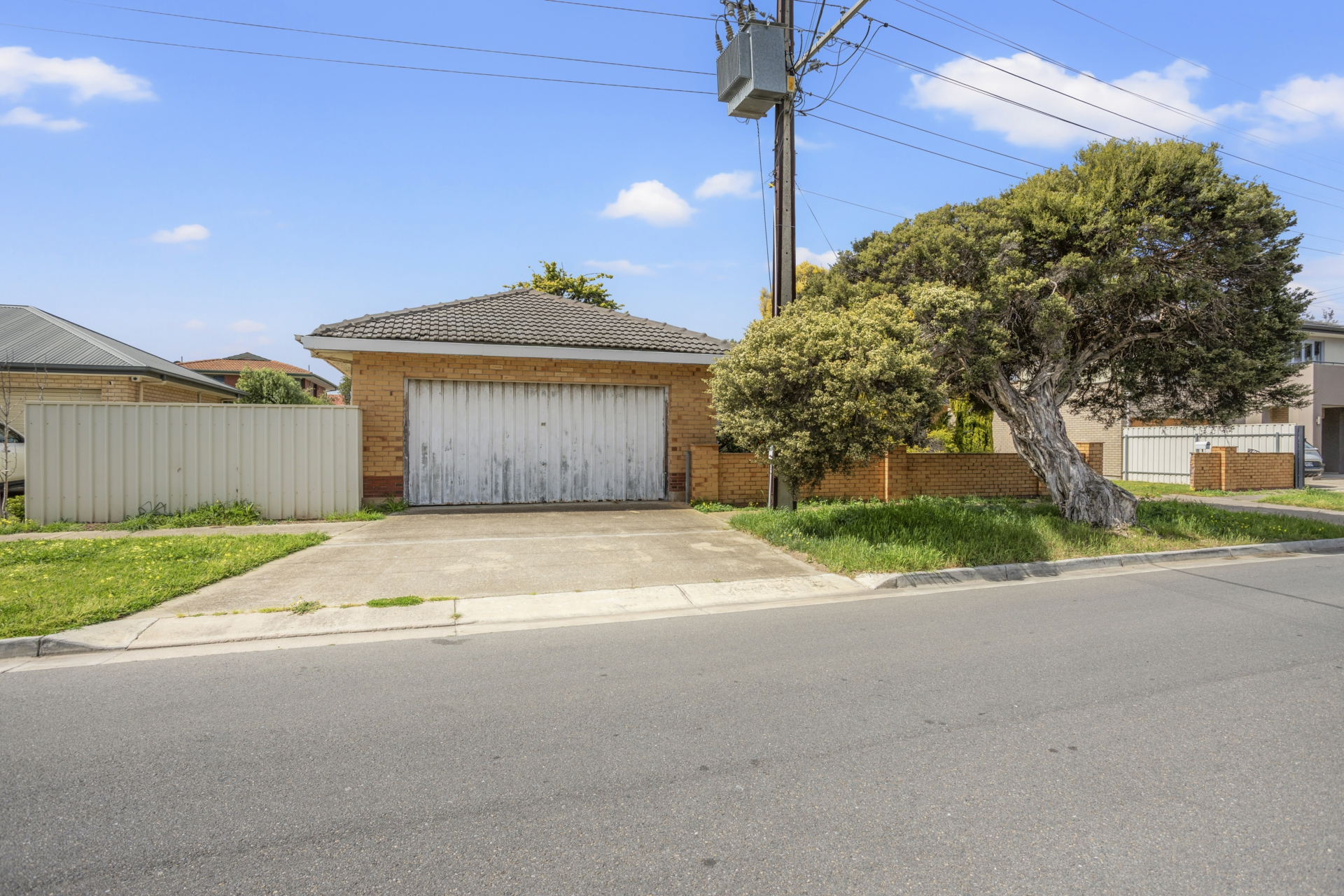 2 View Avenue — photo 4 of 17
