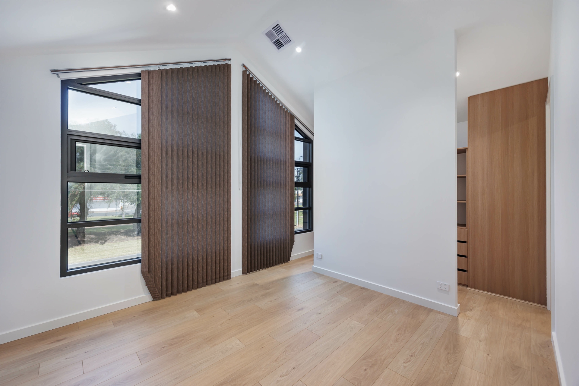 1/775 Port Road — photo 4 of 14