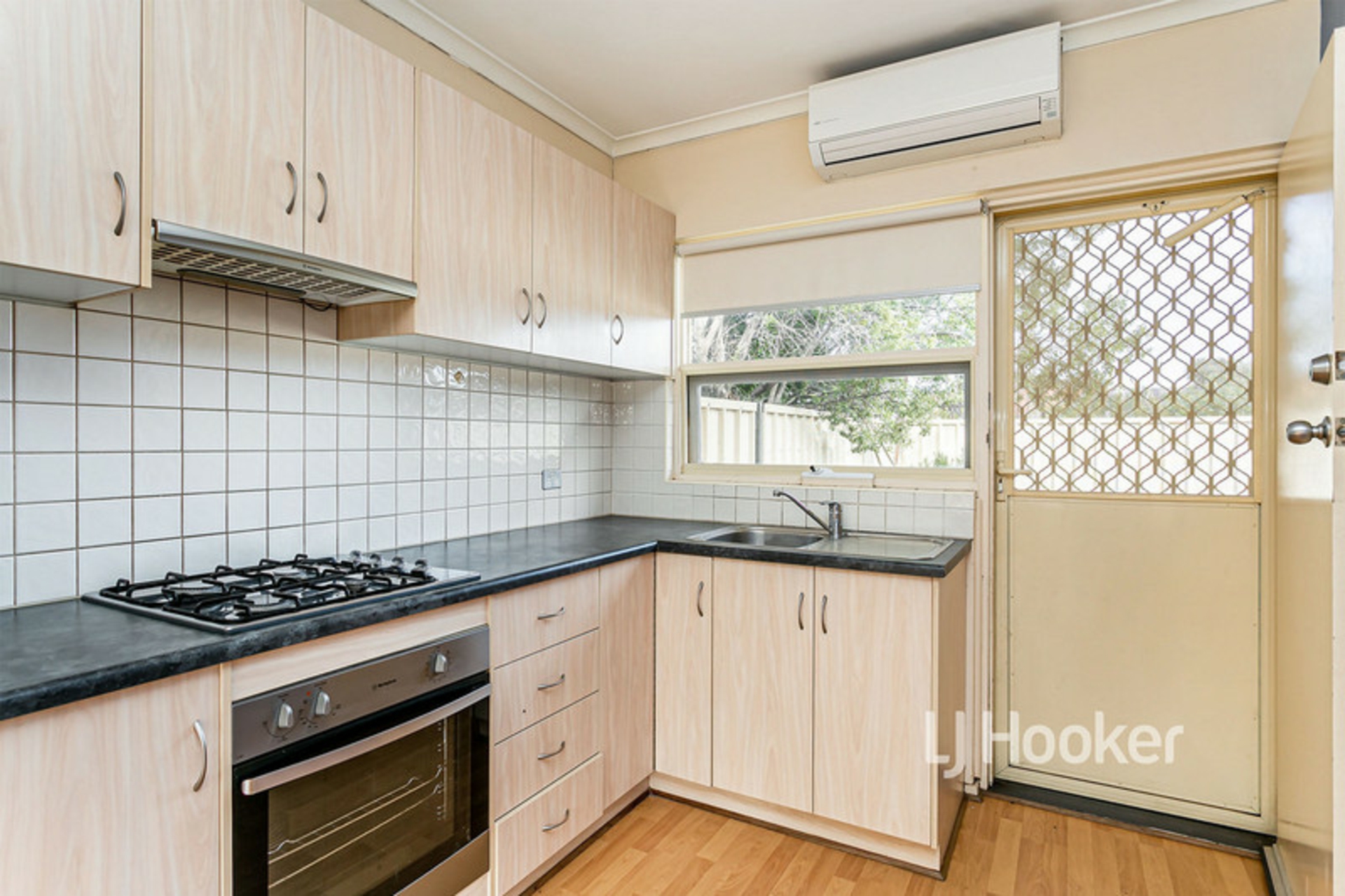 2/2 Pearce Street — photo 2 of 8