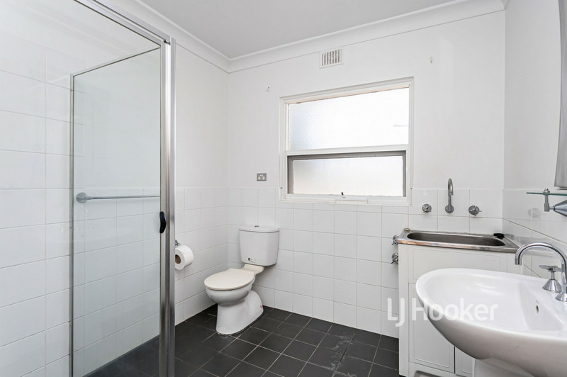 2/2 Pearce Street — photo 6 of 8